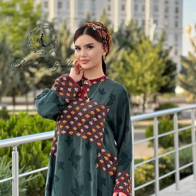 Türkmen fasonlar pombarh fasonlar Fasonlar 2025 fasonlar fason moda modalar Bezen bezen Türkmen fasonlar 2026 Türkmen fasonlar 2025 Türkmen fasonlar 2024 Türkmen fasonlar 2023 turkmenistan türkmenistan turkmen türkmen ashgabat  asgabat aşgabat balkan mary lebap dashoguz dasoguz daşoguz pombarh ponbarhat gulyupek gülýüpek stapel ştapel Gralan Çüýdeşen Abaýa Gadymy Krep Gurultaý 	Keteni Ýüpek Şifon Gipýur Lyon Welwet Atlas Kaşemir Streýç Suzana Ştapel Gülýüpek Pombarh Ýupka Gursakça Aksesuarlar Palto Penjek Okuw eşik Fata Sport eşik Uniforma Nakidka Öýme Şarf kompýuter ýaka ýaglyk Arenda köýnek 2nji el köýnek Taýyn köýnek Matalar Milli lybas milli lybaslar Toý köýnek Toý köýnekler toy koynek toy koynekler gundelik koynekler Gündelik	 
 köýnekler fata koynek Modern taze fason Eskiz koynektm turkmenkoynek türkmenkoynek fason moda moda fasonlar Iş eşik el iş	sada	ýakaly ýakasyz	keşdeli biserli	ýeňli giň nagyşly ýüregi açyk stoýka ýaka ýanly kombinasiýa 	zerli üsti aşak guşakly seçekli gysga ýeňli Gülýüpek Toý köýnek, Milli lybas el iş, keşdeli, ýanly, ýeňli, giň, nagyşly 17-25, 26-35 Goýy-ýaşyl yaz, tomus, guyz