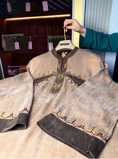 Türkmen fasonlar pombarh fasonlar Fasonlar 2025 fasonlar fason moda modalar Bezen bezen Türkmen fasonlar 2026 Türkmen fasonlar 2025 Türkmen fasonlar 2024 Türkmen fasonlar 2023 turkmenistan türkmenistan turkmen türkmen ashgabat  asgabat aşgabat balkan mary lebap dashoguz dasoguz daşoguz pombarh ponbarhat gulyupek gülýüpek stapel ştapel Gralan Çüýdeşen Abaýa Gadymy Krep Gurultaý 	Keteni Ýüpek Şifon Gipýur Lyon Welwet Atlas Kaşemir Streýç Suzana Ştapel Gülýüpek Pombarh Ýupka Gursakça Aksesuarlar Palto Penjek Okuw eşik Fata Sport eşik Uniforma Nakidka Öýme Şarf kompýuter ýaka ýaglyk Arenda köýnek 2nji el köýnek Taýyn köýnek Matalar Milli lybas milli lybaslar Toý köýnek Toý köýnekler toy koynek toy koynekler gundelik koynekler Gündelik	 
 köýnekler fata koynek Modern taze fason Eskiz koynektm turkmenkoynek türkmenkoynek fason moda moda fasonlar Iş eşik el iş	sada	ýakaly ýakasyz	keşdeli biserli	ýeňli giň nagyşly ýüregi açyk stoýka ýaka ýanly kombinasiýa 	zerli üsti aşak guşakly seçekli gysga ýeňli 