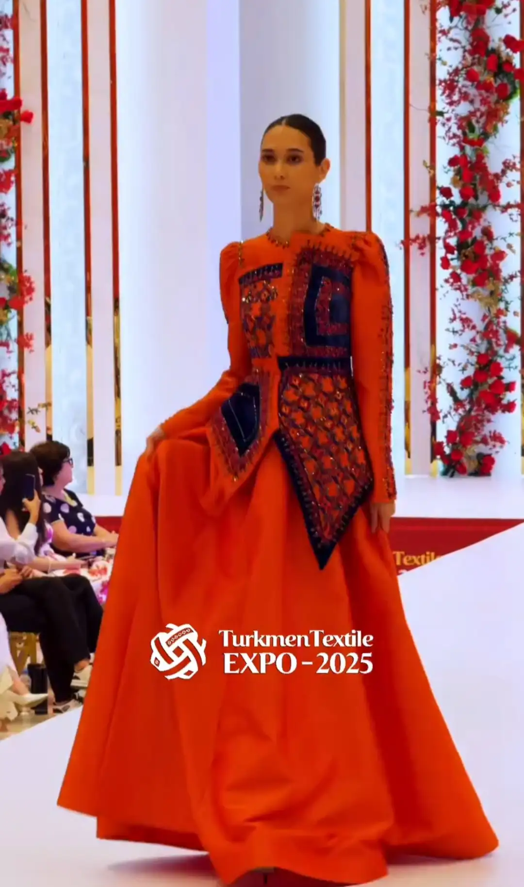 Türkmen fasonlar pombarh fasonlar Fasonlar 2025 fasonlar fason moda modalar Bezen bezen Türkmen fasonlar 2026 Türkmen fasonlar 2025 Türkmen fasonlar 2024 Türkmen fasonlar 2023 turkmenistan türkmenistan turkmen türkmen ashgabat  asgabat aşgabat balkan mary lebap dashoguz dasoguz daşoguz pombarh ponbarhat gulyupek gülýüpek stapel ştapel Gralan Çüýdeşen Abaýa Gadymy Krep Gurultaý 	Keteni Ýüpek Şifon Gipýur Lyon Welwet Atlas Kaşemir Streýç Suzana Ştapel Gülýüpek Pombarh Ýupka Gursakça Aksesuarlar Palto Penjek Okuw eşik Fata Sport eşik Uniforma Nakidka Öýme Şarf kompýuter ýaka ýaglyk Arenda köýnek 2nji el köýnek Taýyn köýnek Matalar Milli lybas milli lybaslar Toý köýnek Toý köýnekler toy koynek toy koynekler gundelik koynekler Gündelik	 
 köýnekler fata koynek Modern taze fason Eskiz koynektm turkmenkoynek türkmenkoynek fason moda moda fasonlar Iş eşik el iş	sada	ýakaly ýakasyz	keşdeli biserli	ýeňli giň nagyşly ýüregi açyk stoýka ýaka ýanly kombinasiýa 	zerli üsti aşak guşakly seçekli gysga ýeňli Şantu Modern TürkmenTextile Expo 2025 17-25, 26-35 Gyzyl guyz