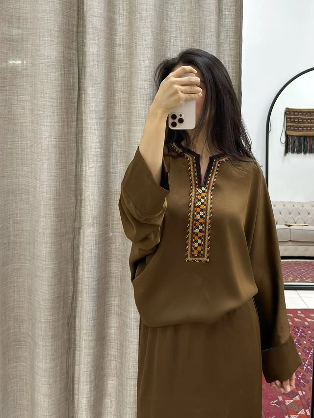 Türkmen fasonlar pombarh fasonlar Fasonlar 2025 fasonlar fason moda modalar Bezen bezen Türkmen fasonlar 2026 Türkmen fasonlar 2025 Türkmen fasonlar 2024 Türkmen fasonlar 2023 turkmenistan türkmenistan turkmen türkmen ashgabat  asgabat aşgabat balkan mary lebap dashoguz dasoguz daşoguz pombarh ponbarhat gulyupek gülýüpek stapel ştapel Gralan Çüýdeşen Abaýa Gadymy Krep Gurultaý 	Keteni Ýüpek Şifon Gipýur Lyon Welwet Atlas Kaşemir Streýç Suzana Ştapel Gülýüpek Pombarh Ýupka Gursakça Aksesuarlar Palto Penjek Okuw eşik Fata Sport eşik Uniforma Nakidka Öýme Şarf kompýuter ýaka ýaglyk Arenda köýnek 2nji el köýnek Taýyn köýnek Matalar Milli lybas milli lybaslar Toý köýnek Toý köýnekler toy koynek toy koynekler gundelik koynekler Gündelik	 
 köýnekler fata koynek Modern taze fason Eskiz koynektm turkmenkoynek türkmenkoynek fason moda moda fasonlar Iş eşik el iş	sada	ýakaly ýakasyz	keşdeli biserli	ýeňli giň nagyşly ýüregi açyk stoýka ýaka ýanly kombinasiýa 	zerli üsti aşak guşakly seçekli gysga ýeňli Modern ýakaly, ýeňli, giň, üsti aşak 17-25, 26-35 Haki yaz, tomus, guyz