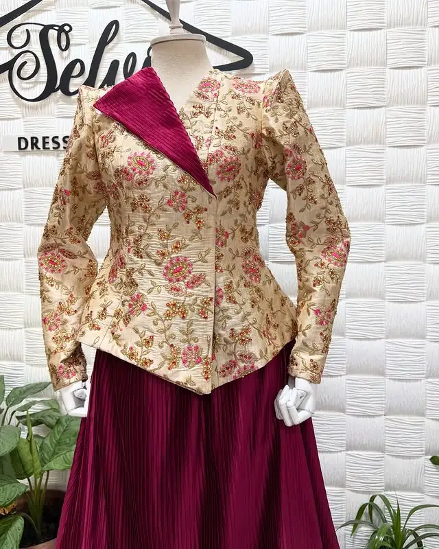 Türkmen fasonlar pombarh fasonlar Fasonlar 2025 fasonlar fason moda modalar Bezen bezen Türkmen fasonlar 2026 Türkmen fasonlar 2025 Türkmen fasonlar 2024 Türkmen fasonlar 2023 turkmenistan türkmenistan turkmen türkmen ashgabat  asgabat aşgabat balkan mary lebap dashoguz dasoguz daşoguz pombarh ponbarhat gulyupek gülýüpek stapel ştapel Gralan Çüýdeşen Abaýa Gadymy Krep Gurultaý 	Keteni Ýüpek Şifon Gipýur Lyon Welwet Atlas Kaşemir Streýç Suzana Ştapel Gülýüpek Pombarh Ýupka Gursakça Aksesuarlar Palto Penjek Okuw eşik Fata Sport eşik Uniforma Nakidka Öýme Şarf kompýuter ýaka ýaglyk Arenda köýnek 2nji el köýnek Taýyn köýnek Matalar Milli lybas milli lybaslar Toý köýnek Toý köýnekler toy koynek toy koynekler gundelik koynekler Gündelik	 
 köýnekler fata koynek Modern taze fason Eskiz koynektm turkmenkoynek türkmenkoynek fason moda moda fasonlar Iş eşik el iş	sada	ýakaly ýakasyz	keşdeli biserli	ýeňli giň nagyşly ýüregi açyk stoýka ýaka ýanly kombinasiýa 	zerli üsti aşak guşakly seçekli gysga ýeňli Lyon, Şifon, Keteni Toý köýnek, Modern el iş, keşdeli, ýakasyz, biserli, ýüregi açyk, ýeňli, kombinasiýa 17-25, 26-35, 35+ Bežewyý, Goýy-gyzyl, Ýaşyl, Gülgüne, Gyzyl, Goňur yaz