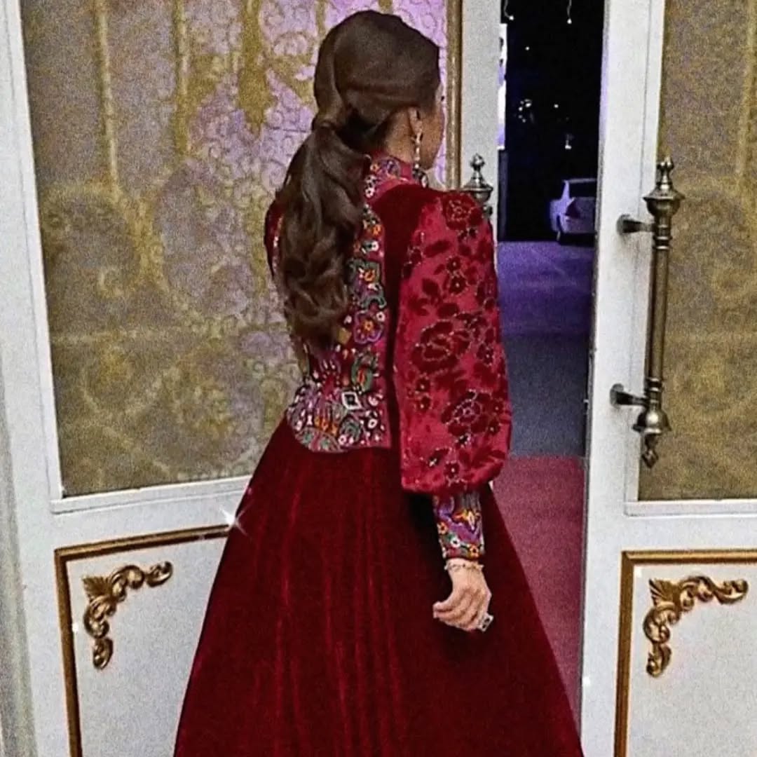 Türkmen fasonlar pombarh fasonlar Fasonlar 2025 fasonlar fason moda modalar Bezen bezen Türkmen fasonlar 2026 Türkmen fasonlar 2025 Türkmen fasonlar 2024 Türkmen fasonlar 2023 turkmenistan türkmenistan turkmen türkmen ashgabat  asgabat aşgabat balkan mary lebap dashoguz dasoguz daşoguz pombarh ponbarhat gulyupek gülýüpek stapel ştapel Gralan Çüýdeşen Abaýa Gadymy Krep Gurultaý 	Keteni Ýüpek Şifon Gipýur Lyon Welwet Atlas Kaşemir Streýç Suzana Ştapel Gülýüpek Pombarh Ýupka Gursakça Aksesuarlar Palto Penjek Okuw eşik Fata Sport eşik Uniforma Nakidka Öýme Şarf kompýuter ýaka ýaglyk Arenda köýnek 2nji el köýnek Taýyn köýnek Matalar Milli lybas milli lybaslar Toý köýnek Toý köýnekler toy koynek toy koynekler gundelik koynekler Gündelik	 
 köýnekler fata koynek Modern taze fason Eskiz koynektm turkmenkoynek türkmenkoynek fason moda moda fasonlar Iş eşik el iş	sada	ýakaly ýakasyz	keşdeli biserli	ýeňli giň nagyşly ýüregi açyk stoýka ýaka ýanly kombinasiýa 	zerli üsti aşak guşakly seçekli gysga ýeňli Uçurym köýnek  17-25 Gyzyl tomus