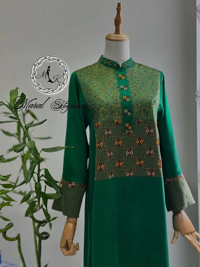 Türkmen fasonlar pombarh fasonlar Fasonlar 2025 fasonlar fason moda modalar Bezen bezen Türkmen fasonlar 2026 Türkmen fasonlar 2025 Türkmen fasonlar 2024 Türkmen fasonlar 2023 turkmenistan türkmenistan turkmen türkmen ashgabat  asgabat aşgabat balkan mary lebap dashoguz dasoguz daşoguz pombarh ponbarhat gulyupek gülýüpek stapel ştapel Gralan Çüýdeşen Abaýa Gadymy Krep Gurultaý 	Keteni Ýüpek Şifon Gipýur Lyon Welwet Atlas Kaşemir Streýç Suzana Ştapel Gülýüpek Pombarh Ýupka Gursakça Aksesuarlar Palto Penjek Okuw eşik Fata Sport eşik Uniforma Nakidka Öýme Şarf kompýuter ýaka ýaglyk Arenda köýnek 2nji el köýnek Taýyn köýnek Matalar Milli lybas milli lybaslar Toý köýnek Toý köýnekler toy koynek toy koynekler gundelik koynekler Gündelik	 
 köýnekler fata koynek Modern taze fason Eskiz koynektm turkmenkoynek türkmenkoynek fason moda moda fasonlar Iş eşik el iş	sada	ýakaly ýakasyz	keşdeli biserli	ýeňli giň nagyşly ýüregi açyk stoýka ýaka ýanly kombinasiýa 	zerli üsti aşak guşakly seçekli gysga ýeňli 