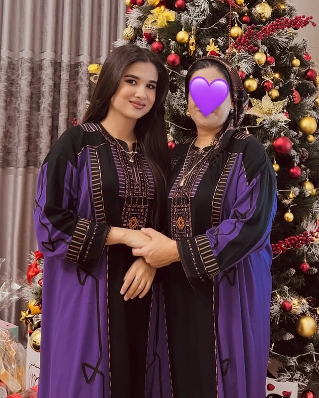 Türkmen fasonlar pombarh fasonlar Fasonlar 2025 fasonlar fason moda modalar Bezen bezen Türkmen fasonlar 2026 Türkmen fasonlar 2025 Türkmen fasonlar 2024 Türkmen fasonlar 2023 turkmenistan türkmenistan turkmen türkmen ashgabat  asgabat aşgabat balkan mary lebap dashoguz dasoguz daşoguz pombarh ponbarhat gulyupek gülýüpek stapel ştapel Gralan Çüýdeşen Abaýa Gadymy Krep Gurultaý 	Keteni Ýüpek Şifon Gipýur Lyon Welwet Atlas Kaşemir Streýç Suzana Ştapel Gülýüpek Pombarh Ýupka Gursakça Aksesuarlar Palto Penjek Okuw eşik Fata Sport eşik Uniforma Nakidka Öýme Şarf kompýuter ýaka ýaglyk Arenda köýnek 2nji el köýnek Taýyn köýnek Matalar Milli lybas milli lybaslar Toý köýnek Toý köýnekler toy koynek toy koynekler gundelik koynekler Gündelik	 
 köýnekler fata koynek Modern taze fason Eskiz koynektm turkmenkoynek türkmenkoynek fason moda moda fasonlar Iş eşik el iş	sada	ýakaly ýakasyz	keşdeli biserli	ýeňli giň nagyşly ýüregi açyk stoýka ýaka ýanly kombinasiýa 	zerli üsti aşak guşakly seçekli gysga ýeňli Ştapel Gündelik el iş, sada, ýakaly, ýeňli, giň 26-35, 35+ Gara, #4B2C75 tomus, guyz