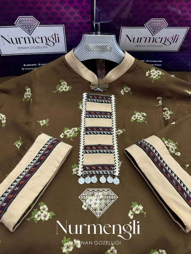 Türkmen fasonlar pombarh fasonlar Fasonlar 2025 fasonlar fason moda modalar Bezen bezen Türkmen fasonlar 2026 Türkmen fasonlar 2025 Türkmen fasonlar 2024 Türkmen fasonlar 2023 turkmenistan türkmenistan turkmen türkmen ashgabat  asgabat aşgabat balkan mary lebap dashoguz dasoguz daşoguz pombarh ponbarhat gulyupek gülýüpek stapel ştapel Gralan Çüýdeşen Abaýa Gadymy Krep Gurultaý 	Keteni Ýüpek Şifon Gipýur Lyon Welwet Atlas Kaşemir Streýç Suzana Ştapel Gülýüpek Pombarh Ýupka Gursakça Aksesuarlar Palto Penjek Okuw eşik Fata Sport eşik Uniforma Nakidka Öýme Şarf kompýuter ýaka ýaglyk Arenda köýnek 2nji el köýnek Taýyn köýnek Matalar Milli lybas milli lybaslar Toý köýnek Toý köýnekler toy koynek toy koynekler gundelik koynekler Gündelik	 
 köýnekler fata koynek Modern taze fason Eskiz koynektm turkmenkoynek türkmenkoynek fason moda moda fasonlar Iş eşik el iş	sada	ýakaly ýakasyz	keşdeli biserli	ýeňli giň nagyşly ýüregi açyk stoýka ýaka ýanly kombinasiýa 	zerli üsti aşak guşakly seçekli gysga ýeňli Ştapel Gündelik keşdeli, ýakaly, ýeňli, giň 17-25, 26-35, 35+ Goňur yaz, tomus, guyz, gysh