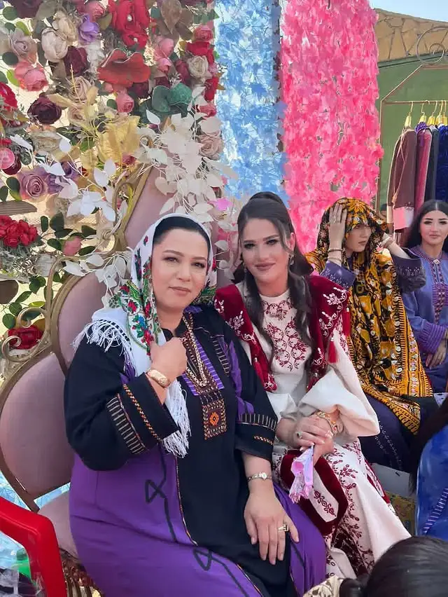 Türkmen fasonlar pombarh fasonlar Fasonlar 2025 fasonlar fason moda modalar Bezen bezen Türkmen fasonlar 2026 Türkmen fasonlar 2025 Türkmen fasonlar 2024 Türkmen fasonlar 2023 turkmenistan türkmenistan turkmen türkmen ashgabat  asgabat aşgabat balkan mary lebap dashoguz dasoguz daşoguz pombarh ponbarhat gulyupek gülýüpek stapel ştapel Gralan Çüýdeşen Abaýa Gadymy Krep Gurultaý 	Keteni Ýüpek Şifon Gipýur Lyon Welwet Atlas Kaşemir Streýç Suzana Ştapel Gülýüpek Pombarh Ýupka Gursakça Aksesuarlar Palto Penjek Okuw eşik Fata Sport eşik Uniforma Nakidka Öýme Şarf kompýuter ýaka ýaglyk Arenda köýnek 2nji el köýnek Taýyn köýnek Matalar Milli lybas milli lybaslar Toý köýnek Toý köýnekler toy koynek toy koynekler gundelik koynekler Gündelik	 
 köýnekler fata koynek Modern taze fason Eskiz koynektm turkmenkoynek türkmenkoynek fason moda moda fasonlar Iş eşik el iş	sada	ýakaly ýakasyz	keşdeli biserli	ýeňli giň nagyşly ýüregi açyk stoýka ýaka ýanly kombinasiýa 	zerli üsti aşak guşakly seçekli gysga ýeňli Ştapel, Gülýüpek Gündelik el iş, sada, ýakaly, ýeňli, giň 26-35, 35+ Gara, #4B2C75 tomus, guyz