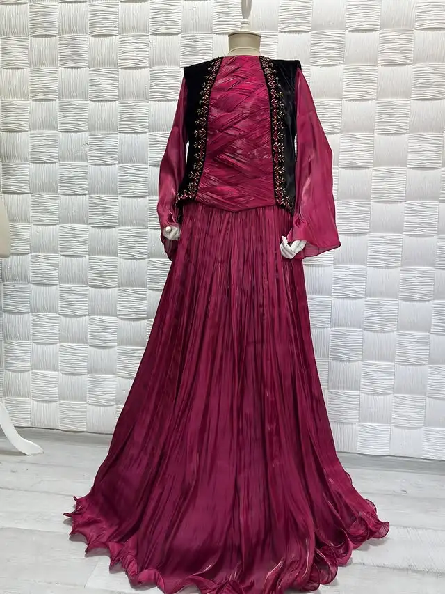 Türkmen fasonlar pombarh fasonlar Fasonlar 2025 fasonlar fason moda modalar Bezen bezen Türkmen fasonlar 2026 Türkmen fasonlar 2025 Türkmen fasonlar 2024 Türkmen fasonlar 2023 turkmenistan türkmenistan turkmen türkmen ashgabat  asgabat aşgabat balkan mary lebap dashoguz dasoguz daşoguz pombarh ponbarhat gulyupek gülýüpek stapel ştapel Gralan Çüýdeşen Abaýa Gadymy Krep Gurultaý 	Keteni Ýüpek Şifon Gipýur Lyon Welwet Atlas Kaşemir Streýç Suzana Ştapel Gülýüpek Pombarh Ýupka Gursakça Aksesuarlar Palto Penjek Okuw eşik Fata Sport eşik Uniforma Nakidka Öýme Şarf kompýuter ýaka ýaglyk Arenda köýnek 2nji el köýnek Taýyn köýnek Matalar Milli lybas milli lybaslar Toý köýnek Toý köýnekler toy koynek toy koynekler gundelik koynekler Gündelik	 
 köýnekler fata koynek Modern taze fason Eskiz koynektm turkmenkoynek türkmenkoynek fason moda moda fasonlar Iş eşik el iş	sada	ýakaly ýakasyz	keşdeli biserli	ýeňli giň nagyşly ýüregi açyk stoýka ýaka ýanly kombinasiýa 	zerli üsti aşak guşakly seçekli gysga ýeňli Toý köýnek ýakasyz, ýeňli, giň 26-35, 35+ Gülgüne, Gyzyl yaz, tomus, guyz, gysh