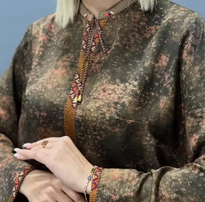 Türkmen fasonlar pombarh fasonlar Fasonlar 2025 fasonlar fason moda modalar Bezen bezen Türkmen fasonlar 2026 Türkmen fasonlar 2025 Türkmen fasonlar 2024 Türkmen fasonlar 2023 turkmenistan türkmenistan turkmen türkmen ashgabat  asgabat aşgabat balkan mary lebap dashoguz dasoguz daşoguz pombarh ponbarhat gulyupek gülýüpek stapel ştapel Gralan Çüýdeşen Abaýa Gadymy Krep Gurultaý 	Keteni Ýüpek Şifon Gipýur Lyon Welwet Atlas Kaşemir Streýç Suzana Ştapel Gülýüpek Pombarh Ýupka Gursakça Aksesuarlar Palto Penjek Okuw eşik Fata Sport eşik Uniforma Nakidka Öýme Şarf kompýuter ýaka ýaglyk Arenda köýnek 2nji el köýnek Taýyn köýnek Matalar Milli lybas milli lybaslar Toý köýnek Toý köýnekler toy koynek toy koynekler gundelik koynekler Gündelik	 
 köýnekler fata koynek Modern taze fason Eskiz koynektm turkmenkoynek türkmenkoynek fason moda moda fasonlar Iş eşik el iş	sada	ýakaly ýakasyz	keşdeli biserli	ýeňli giň nagyşly ýüregi açyk stoýka ýaka ýanly kombinasiýa 	zerli üsti aşak guşakly seçekli gysga ýeňli 