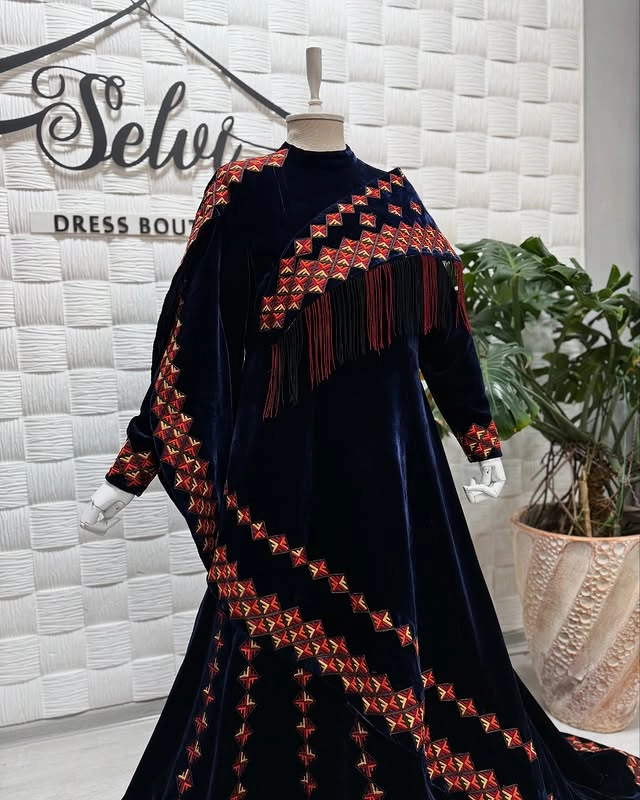 Türkmen fasonlar pombarh fasonlar Fasonlar 2025 fasonlar fason moda modalar Bezen bezen Türkmen fasonlar 2026 Türkmen fasonlar 2025 Türkmen fasonlar 2024 Türkmen fasonlar 2023 turkmenistan türkmenistan turkmen türkmen ashgabat  asgabat aşgabat balkan mary lebap dashoguz dasoguz daşoguz pombarh ponbarhat gulyupek gülýüpek stapel ştapel Gralan Çüýdeşen Abaýa Gadymy Krep Gurultaý 	Keteni Ýüpek Şifon Gipýur Lyon Welwet Atlas Kaşemir Streýç Suzana Ştapel Gülýüpek Pombarh Ýupka Gursakça Aksesuarlar Palto Penjek Okuw eşik Fata Sport eşik Uniforma Nakidka Öýme Şarf kompýuter ýaka ýaglyk Arenda köýnek 2nji el köýnek Taýyn köýnek Matalar Milli lybas milli lybaslar Toý köýnek Toý köýnekler toy koynek toy koynekler gundelik koynekler Gündelik	 
 köýnekler fata koynek Modern taze fason Eskiz koynektm turkmenkoynek türkmenkoynek fason moda moda fasonlar Iş eşik el iş	sada	ýakaly ýakasyz	keşdeli biserli	ýeňli giň nagyşly ýüregi açyk stoýka ýaka ýanly kombinasiýa 	zerli üsti aşak guşakly seçekli gysga ýeňli Keteni, Panbarhat (Pombarh) Toý köýnek el iş, keşdeli, ýakasyz, ýeňli, giň, kombinasiýa, seçekli 26-35, 35+ Goýy-gök yaz, gysh