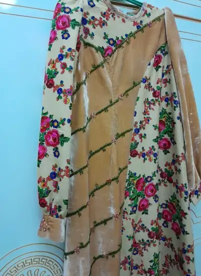 Türkmen fasonlar pombarh fasonlar Fasonlar 2025 fasonlar fason moda modalar Bezen bezen Türkmen fasonlar 2026 Türkmen fasonlar 2025 Türkmen fasonlar 2024 Türkmen fasonlar 2023 turkmenistan türkmenistan turkmen türkmen ashgabat  asgabat aşgabat balkan mary lebap dashoguz dasoguz daşoguz pombarh ponbarhat gulyupek gülýüpek stapel ştapel Gralan Çüýdeşen Abaýa Gadymy Krep Gurultaý 	Keteni Ýüpek Şifon Gipýur Lyon Welwet Atlas Kaşemir Streýç Suzana Ştapel Gülýüpek Pombarh Ýupka Gursakça Aksesuarlar Palto Penjek Okuw eşik Fata Sport eşik Uniforma Nakidka Öýme Şarf kompýuter ýaka ýaglyk Arenda köýnek 2nji el köýnek Taýyn köýnek Matalar Milli lybas milli lybaslar Toý köýnek Toý köýnekler toy koynek toy koynekler gundelik koynekler Gündelik	 
 köýnekler fata koynek Modern taze fason Eskiz koynektm turkmenkoynek türkmenkoynek fason moda moda fasonlar Iş eşik el iş	sada	ýakaly ýakasyz	keşdeli biserli	ýeňli giň nagyşly ýüregi açyk stoýka ýaka ýanly kombinasiýa 	zerli üsti aşak guşakly seçekli gysga ýeňli Ýüň, Panbarhat (Pombarh) Toý köýnek el iş, ýakasyz, ýanly, ýeňli, giň, kombinasiýa, zerli 26-35, 35+ Bežewyý, Altyn  2nji el