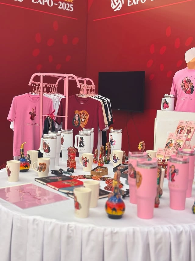 Türkmen fasonlar pombarh fasonlar Fasonlar 2025 fasonlar fason moda modalar Bezen bezen Türkmen fasonlar 2026 Türkmen fasonlar 2025 Türkmen fasonlar 2024 Türkmen fasonlar 2023 turkmenistan türkmenistan turkmen türkmen ashgabat  asgabat aşgabat balkan mary lebap dashoguz dasoguz daşoguz pombarh ponbarhat gulyupek gülýüpek stapel ştapel Gralan Çüýdeşen Abaýa Gadymy Krep Gurultaý 	Keteni Ýüpek Şifon Gipýur Lyon Welwet Atlas Kaşemir Streýç Suzana Ştapel Gülýüpek Pombarh Ýupka Gursakça Aksesuarlar Palto Penjek Okuw eşik Fata Sport eşik Uniforma Nakidka Öýme Şarf kompýuter ýaka ýaglyk Arenda köýnek 2nji el köýnek Taýyn köýnek Matalar Milli lybas milli lybaslar Toý köýnek Toý köýnekler toy koynek toy koynekler gundelik koynekler Gündelik	 
 köýnekler fata koynek Modern taze fason Eskiz koynektm turkmenkoynek türkmenkoynek fason moda moda fasonlar Iş eşik el iş	sada	ýakaly ýakasyz	keşdeli biserli	ýeňli giň nagyşly ýüregi açyk stoýka ýaka ýanly kombinasiýa 	zerli üsti aşak guşakly seçekli gysga ýeňli Modern TürkmenTextile Expo 2025