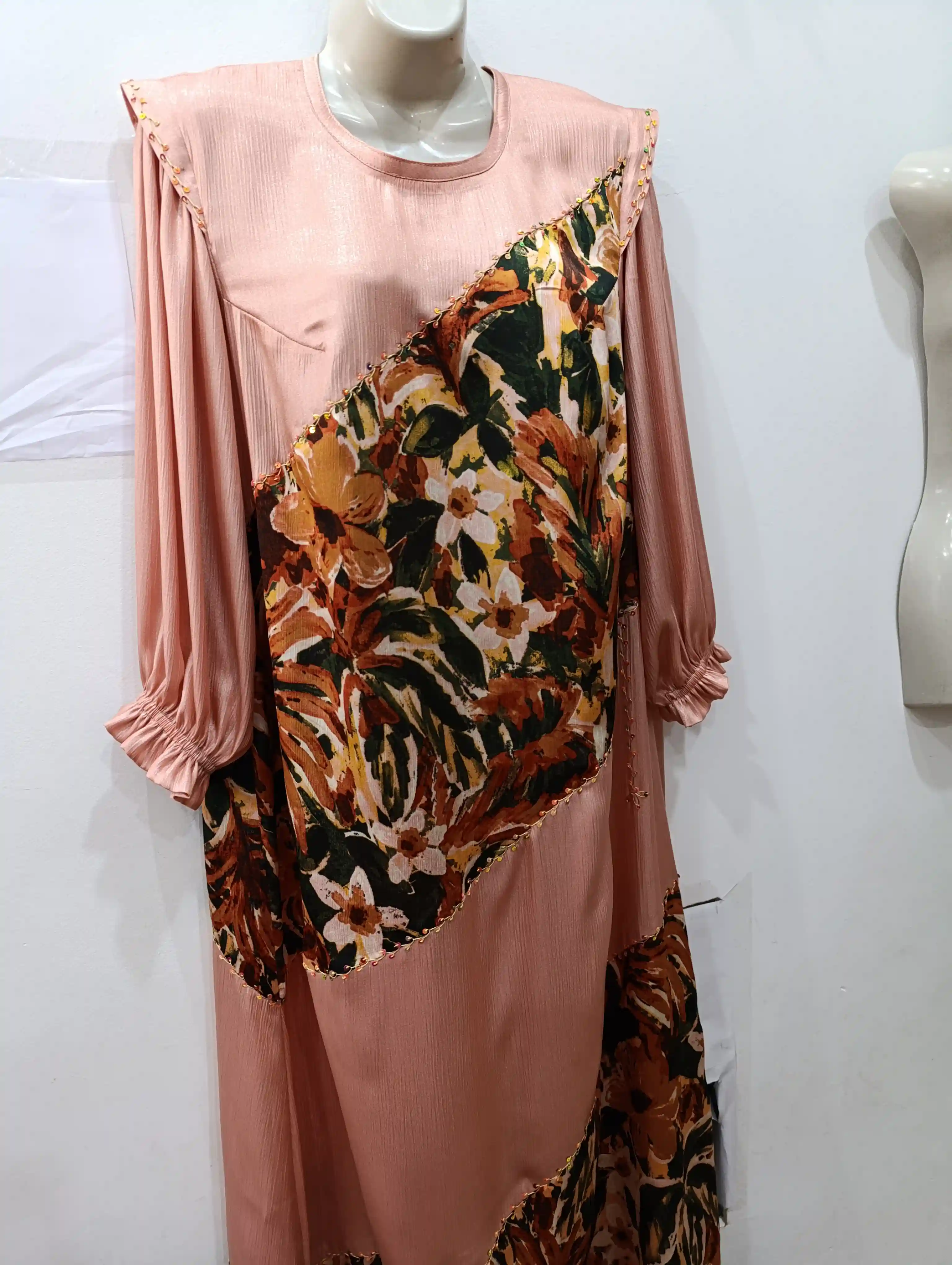 Türkmen fasonlar pombarh fasonlar Fasonlar 2025 fasonlar fason moda modalar Bezen bezen Türkmen fasonlar 2026 Türkmen fasonlar 2025 Türkmen fasonlar 2024 Türkmen fasonlar 2023 turkmenistan türkmenistan turkmen türkmen ashgabat  asgabat aşgabat balkan mary lebap dashoguz dasoguz daşoguz pombarh ponbarhat gulyupek gülýüpek stapel ştapel Gralan Çüýdeşen Abaýa Gadymy Krep Gurultaý 	Keteni Ýüpek Şifon Gipýur Lyon Welwet Atlas Kaşemir Streýç Suzana Ştapel Gülýüpek Pombarh Ýupka Gursakça Aksesuarlar Palto Penjek Okuw eşik Fata Sport eşik Uniforma Nakidka Öýme Şarf kompýuter ýaka ýaglyk Arenda köýnek 2nji el köýnek Taýyn köýnek Matalar Milli lybas milli lybaslar Toý köýnek Toý köýnekler toy koynek toy koynekler gundelik koynekler Gündelik	 
 köýnekler fata koynek Modern taze fason Eskiz koynektm turkmenkoynek türkmenkoynek fason moda moda fasonlar Iş eşik el iş	sada	ýakaly ýakasyz	keşdeli biserli	ýeňli giň nagyşly ýüregi açyk stoýka ýaka ýanly kombinasiýa 	zerli üsti aşak guşakly seçekli gysga ýeňli Atlas Toý köýnek, Gündelik