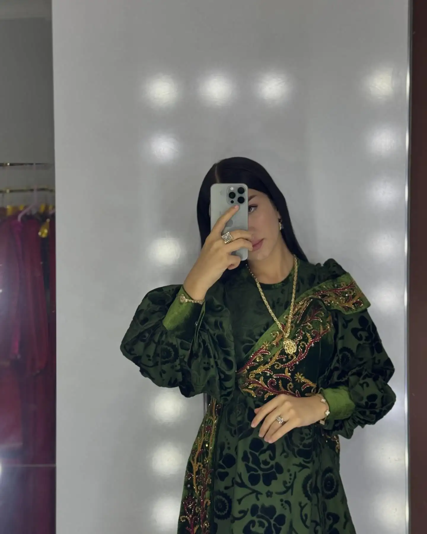 Türkmen fasonlar pombarh fasonlar Fasonlar 2025 fasonlar fason moda modalar Bezen bezen Türkmen fasonlar 2026 Türkmen fasonlar 2025 Türkmen fasonlar 2024 Türkmen fasonlar 2023 turkmenistan türkmenistan turkmen türkmen ashgabat  asgabat aşgabat balkan mary lebap dashoguz dasoguz daşoguz pombarh ponbarhat gulyupek gülýüpek stapel ştapel Gralan Çüýdeşen Abaýa Gadymy Krep Gurultaý 	Keteni Ýüpek Şifon Gipýur Lyon Welwet Atlas Kaşemir Streýç Suzana Ştapel Gülýüpek Pombarh Ýupka Gursakça Aksesuarlar Palto Penjek Okuw eşik Fata Sport eşik Uniforma Nakidka Öýme Şarf kompýuter ýaka ýaglyk Arenda köýnek 2nji el köýnek Taýyn köýnek Matalar Milli lybas milli lybaslar Toý köýnek Toý köýnekler toy koynek toy koynekler gundelik koynekler Gündelik	 
 köýnekler fata koynek Modern taze fason Eskiz koynektm turkmenkoynek türkmenkoynek fason moda moda fasonlar Iş eşik el iş	sada	ýakaly ýakasyz	keşdeli biserli	ýeňli giň nagyşly ýüregi açyk stoýka ýaka ýanly kombinasiýa 	zerli üsti aşak guşakly seçekli gysga ýeňli Panbarhat (Pombarh) Toý köýnek, Modern ýakasyz, biserli  Goýy-ýaşyl