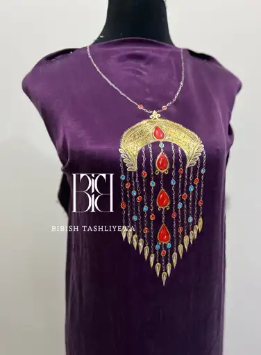 Türkmen fasonlar pombarh fasonlar Fasonlar 2025 fasonlar fason moda modalar Bezen bezen Türkmen fasonlar 2026 Türkmen fasonlar 2025 Türkmen fasonlar 2024 Türkmen fasonlar 2023 turkmenistan türkmenistan turkmen türkmen ashgabat  asgabat aşgabat balkan mary lebap dashoguz dasoguz daşoguz pombarh ponbarhat gulyupek gülýüpek stapel ştapel Gralan Çüýdeşen Abaýa Gadymy Krep Gurultaý 	Keteni Ýüpek Şifon Gipýur Lyon Welwet Atlas Kaşemir Streýç Suzana Ştapel Gülýüpek Pombarh Ýupka Gursakça Aksesuarlar Palto Penjek Okuw eşik Fata Sport eşik Uniforma Nakidka Öýme Şarf kompýuter ýaka ýaglyk Arenda köýnek 2nji el köýnek Taýyn köýnek Matalar Milli lybas milli lybaslar Toý köýnek Toý köýnekler toy koynek toy koynekler gundelik koynekler Gündelik	 
 köýnekler fata koynek Modern taze fason Eskiz koynektm turkmenkoynek türkmenkoynek fason moda moda fasonlar Iş eşik el iş	sada	ýakaly ýakasyz	keşdeli biserli	ýeňli giň nagyşly ýüregi açyk stoýka ýaka ýanly kombinasiýa 	zerli üsti aşak guşakly seçekli gysga ýeňli Gülýüpek Milli lybas el iş, ýakasyz, gysga ýeňli, giň 26-35 #4B2C75 yaz, tomus, guyz