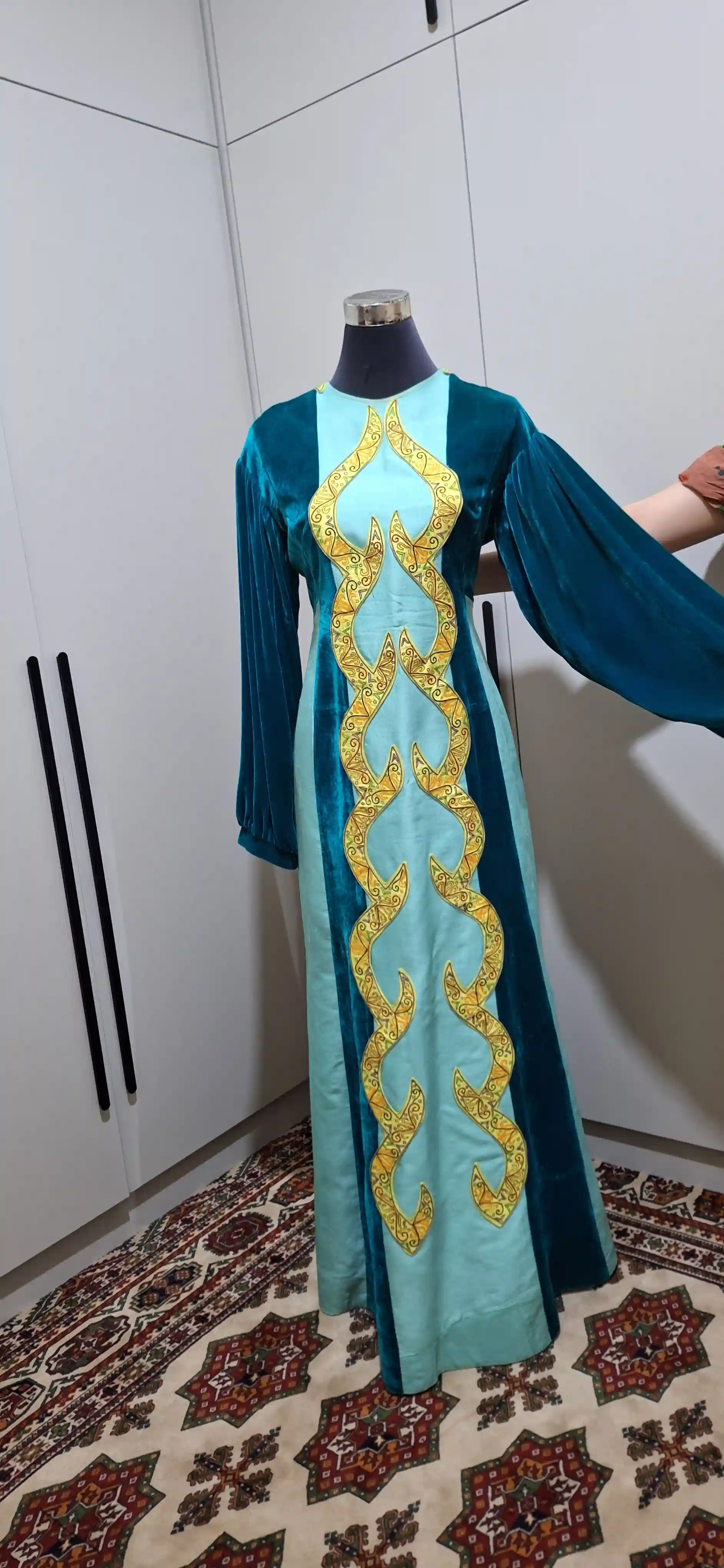 Türkmen fasonlar pombarh fasonlar Fasonlar 2025 fasonlar fason moda modalar Bezen bezen Türkmen fasonlar 2026 Türkmen fasonlar 2025 Türkmen fasonlar 2024 Türkmen fasonlar 2023 turkmenistan türkmenistan turkmen türkmen ashgabat  asgabat aşgabat balkan mary lebap dashoguz dasoguz daşoguz pombarh ponbarhat gulyupek gülýüpek stapel ştapel Gralan Çüýdeşen Abaýa Gadymy Krep Gurultaý 	Keteni Ýüpek Şifon Gipýur Lyon Welwet Atlas Kaşemir Streýç Suzana Ştapel Gülýüpek Pombarh Ýupka Gursakça Aksesuarlar Palto Penjek Okuw eşik Fata Sport eşik Uniforma Nakidka Öýme Şarf kompýuter ýaka ýaglyk Arenda köýnek 2nji el köýnek Taýyn köýnek Matalar Milli lybas milli lybaslar Toý köýnek Toý köýnekler toy koynek toy koynekler gundelik koynekler Gündelik	 
 köýnekler fata koynek Modern taze fason Eskiz koynektm turkmenkoynek türkmenkoynek fason moda moda fasonlar Iş eşik el iş	sada	ýakaly ýakasyz	keşdeli biserli	ýeňli giň nagyşly ýüregi açyk stoýka ýaka ýanly kombinasiýa 	zerli üsti aşak guşakly seçekli gysga ýeňli Keteni, Panbarhat (Pombarh) Toý köýnek el iş, ýakasyz, ýeňli, giň, kombinasiýa 26-35, 35+ Gök, Benewşe yaz, tomus, guyz 2nji el