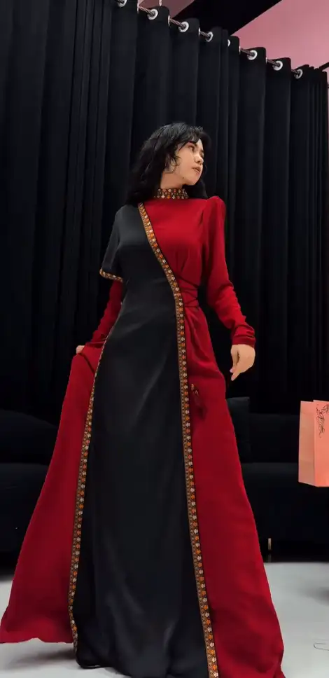 Türkmen fasonlar pombarh fasonlar Fasonlar 2025 fasonlar fason moda modalar Bezen bezen Türkmen fasonlar 2026 Türkmen fasonlar 2025 Türkmen fasonlar 2024 Türkmen fasonlar 2023 turkmenistan türkmenistan turkmen türkmen ashgabat  asgabat aşgabat balkan mary lebap dashoguz dasoguz daşoguz pombarh ponbarhat gulyupek gülýüpek stapel ştapel Gralan Çüýdeşen Abaýa Gadymy Krep Gurultaý 	Keteni Ýüpek Şifon Gipýur Lyon Welwet Atlas Kaşemir Streýç Suzana Ştapel Gülýüpek Pombarh Ýupka Gursakça Aksesuarlar Palto Penjek Okuw eşik Fata Sport eşik Uniforma Nakidka Öýme Şarf kompýuter ýaka ýaglyk Arenda köýnek 2nji el köýnek Taýyn köýnek Matalar Milli lybas milli lybaslar Toý köýnek Toý köýnekler toy koynek toy koynekler gundelik koynekler Gündelik	 
 köýnekler fata koynek Modern taze fason Eskiz koynektm turkmenkoynek türkmenkoynek fason moda moda fasonlar Iş eşik el iş	sada	ýakaly ýakasyz	keşdeli biserli	ýeňli giň nagyşly ýüregi açyk stoýka ýaka ýanly kombinasiýa 	zerli üsti aşak guşakly seçekli gysga ýeňli Ýüpek, Panbarhat (Pombarh) Toý köýnek, Modern el iş, keşdeli, ýakaly, ýeňli, kombinasiýa, stoýka ýaka 17-25, 26-35, 35+ Gara, Gyzyl  Taýyn köýnek