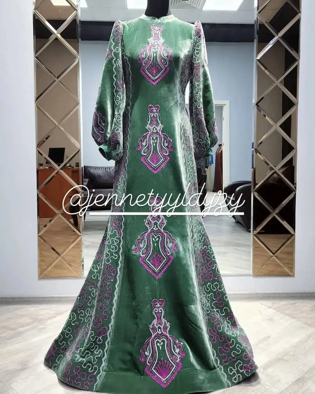 Türkmen fasonlar pombarh fasonlar Fasonlar 2025 fasonlar fason moda modalar Bezen bezen Türkmen fasonlar 2026 Türkmen fasonlar 2025 Türkmen fasonlar 2024 Türkmen fasonlar 2023 turkmenistan türkmenistan turkmen türkmen ashgabat  asgabat aşgabat balkan mary lebap dashoguz dasoguz daşoguz pombarh ponbarhat gulyupek gülýüpek stapel ştapel Gralan Çüýdeşen Abaýa Gadymy Krep Gurultaý 	Keteni Ýüpek Şifon Gipýur Lyon Welwet Atlas Kaşemir Streýç Suzana Ştapel Gülýüpek Pombarh Ýupka Gursakça Aksesuarlar Palto Penjek Okuw eşik Fata Sport eşik Uniforma Nakidka Öýme Şarf kompýuter ýaka ýaglyk Arenda köýnek 2nji el köýnek Taýyn köýnek Matalar Milli lybas milli lybaslar Toý köýnek Toý köýnekler toy koynek toy koynekler gundelik koynekler Gündelik	 
 köýnekler fata koynek Modern taze fason Eskiz koynektm turkmenkoynek türkmenkoynek fason moda moda fasonlar Iş eşik el iş	sada	ýakaly ýakasyz	keşdeli biserli	ýeňli giň nagyşly ýüregi açyk stoýka ýaka ýanly kombinasiýa 	zerli üsti aşak guşakly seçekli gysga ýeňli Suzana Toý köýnek el iş, ýakasyz, biserli, stoýka ýaka  Ýaşyl