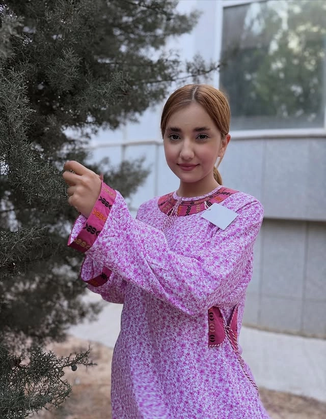 Türkmen fasonlar pombarh fasonlar Fasonlar 2025 fasonlar fason moda modalar Bezen bezen Türkmen fasonlar 2026 Türkmen fasonlar 2025 Türkmen fasonlar 2024 Türkmen fasonlar 2023 turkmenistan türkmenistan turkmen türkmen ashgabat  asgabat aşgabat balkan mary lebap dashoguz dasoguz daşoguz pombarh ponbarhat gulyupek gülýüpek stapel ştapel Gralan Çüýdeşen Abaýa Gadymy Krep Gurultaý 	Keteni Ýüpek Şifon Gipýur Lyon Welwet Atlas Kaşemir Streýç Suzana Ştapel Gülýüpek Pombarh Ýupka Gursakça Aksesuarlar Palto Penjek Okuw eşik Fata Sport eşik Uniforma Nakidka Öýme Şarf kompýuter ýaka ýaglyk Arenda köýnek 2nji el köýnek Taýyn köýnek Matalar Milli lybas milli lybaslar Toý köýnek Toý köýnekler toy koynek toy koynekler gundelik koynekler Gündelik	 
 köýnekler fata koynek Modern taze fason Eskiz koynektm turkmenkoynek türkmenkoynek fason moda moda fasonlar Iş eşik el iş	sada	ýakaly ýakasyz	keşdeli biserli	ýeňli giň nagyşly ýüregi açyk stoýka ýaka ýanly kombinasiýa 	zerli üsti aşak guşakly seçekli gysga ýeňli Ştapel Gündelik sada, ýakasyz, ýeňli, giň 17-25 Gülgüne yaz, tomus, guyz