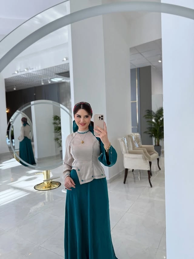 Türkmen fasonlar pombarh fasonlar Fasonlar 2025 fasonlar fason moda modalar Bezen bezen Türkmen fasonlar 2026 Türkmen fasonlar 2025 Türkmen fasonlar 2024 Türkmen fasonlar 2023 turkmenistan türkmenistan turkmen türkmen ashgabat  asgabat aşgabat balkan mary lebap dashoguz dasoguz daşoguz pombarh ponbarhat gulyupek gülýüpek stapel ştapel Gralan Çüýdeşen Abaýa Gadymy Krep Gurultaý 	Keteni Ýüpek Şifon Gipýur Lyon Welwet Atlas Kaşemir Streýç Suzana Ştapel Gülýüpek Pombarh Ýupka Gursakça Aksesuarlar Palto Penjek Okuw eşik Fata Sport eşik Uniforma Nakidka Öýme Şarf kompýuter ýaka ýaglyk Arenda köýnek 2nji el köýnek Taýyn köýnek Matalar Milli lybas milli lybaslar Toý köýnek Toý köýnekler toy koynek toy koynekler gundelik koynekler Gündelik	 
 köýnekler fata koynek Modern taze fason Eskiz koynektm turkmenkoynek türkmenkoynek fason moda moda fasonlar Iş eşik el iş	sada	ýakaly ýakasyz	keşdeli biserli	ýeňli giň nagyşly ýüregi açyk stoýka ýaka ýanly kombinasiýa 	zerli üsti aşak guşakly seçekli gysga ýeňli 