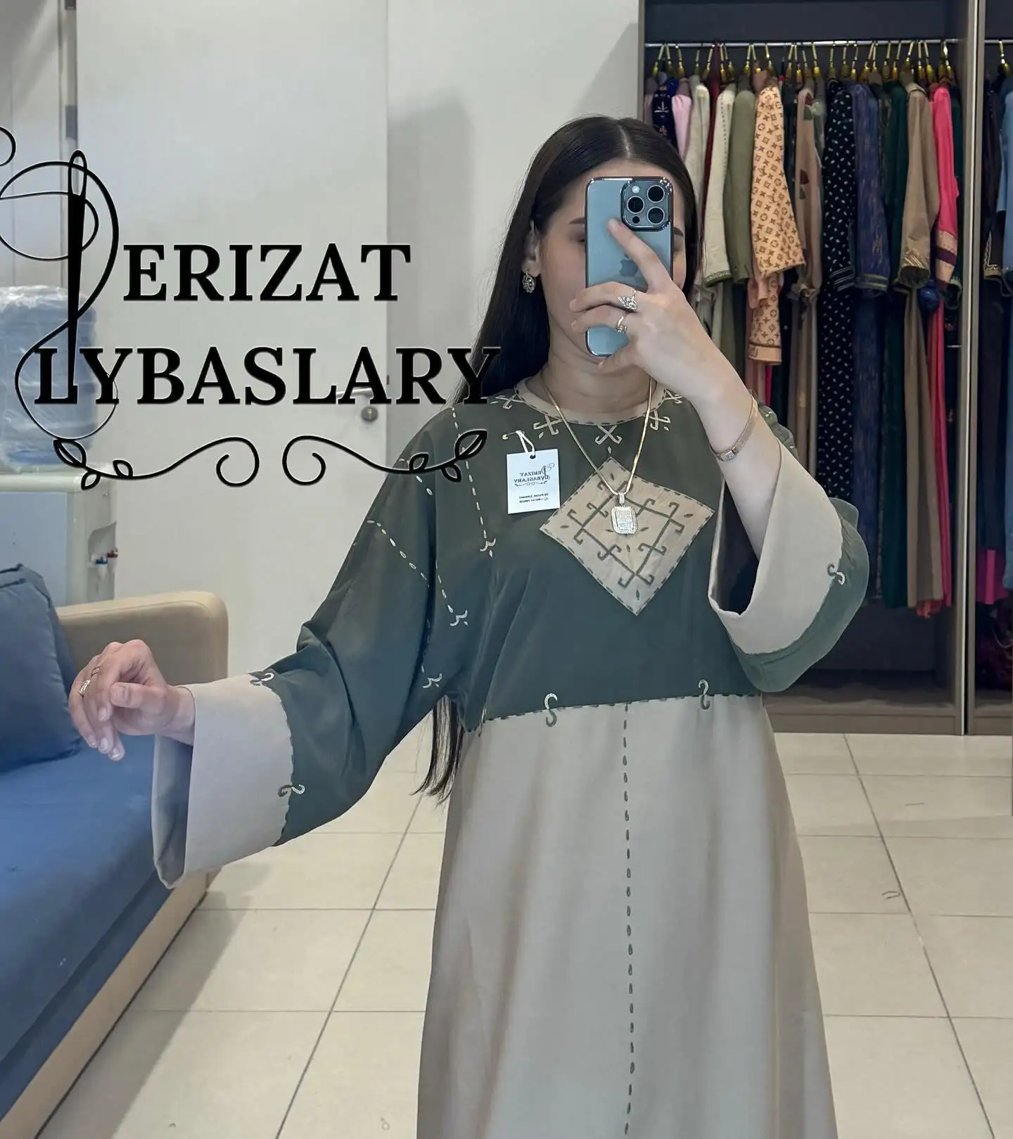 Türkmen fasonlar pombarh fasonlar Fasonlar 2025 fasonlar fason moda modalar Bezen bezen Türkmen fasonlar 2026 Türkmen fasonlar 2025 Türkmen fasonlar 2024 Türkmen fasonlar 2023 turkmenistan türkmenistan turkmen türkmen ashgabat  asgabat aşgabat balkan mary lebap dashoguz dasoguz daşoguz pombarh ponbarhat gulyupek gülýüpek stapel ştapel Gralan Çüýdeşen Abaýa Gadymy Krep Gurultaý 	Keteni Ýüpek Şifon Gipýur Lyon Welwet Atlas Kaşemir Streýç Suzana Ştapel Gülýüpek Pombarh Ýupka Gursakça Aksesuarlar Palto Penjek Okuw eşik Fata Sport eşik Uniforma Nakidka Öýme Şarf kompýuter ýaka ýaglyk Arenda köýnek 2nji el köýnek Taýyn köýnek Matalar Milli lybas milli lybaslar Toý köýnek Toý köýnekler toy koynek toy koynekler gundelik koynekler Gündelik	 
 köýnekler fata koynek Modern taze fason Eskiz koynektm turkmenkoynek türkmenkoynek fason moda moda fasonlar Iş eşik el iş	sada	ýakaly ýakasyz	keşdeli biserli	ýeňli giň nagyşly ýüregi açyk stoýka ýaka ýanly kombinasiýa 	zerli üsti aşak guşakly seçekli gysga ýeňli Lyon Gündelik el iş, ýakasyz  Goýy-ýaşyl, Kümüş