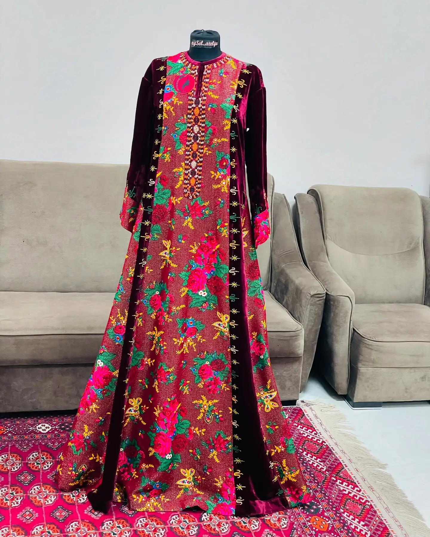 Türkmen fasonlar pombarh fasonlar Fasonlar 2025 fasonlar fason moda modalar Bezen bezen Türkmen fasonlar 2026 Türkmen fasonlar 2025 Türkmen fasonlar 2024 Türkmen fasonlar 2023 turkmenistan türkmenistan turkmen türkmen ashgabat  asgabat aşgabat balkan mary lebap dashoguz dasoguz daşoguz pombarh ponbarhat gulyupek gülýüpek stapel ştapel Gralan Çüýdeşen Abaýa Gadymy Krep Gurultaý 	Keteni Ýüpek Şifon Gipýur Lyon Welwet Atlas Kaşemir Streýç Suzana Ştapel Gülýüpek Pombarh Ýupka Gursakça Aksesuarlar Palto Penjek Okuw eşik Fata Sport eşik Uniforma Nakidka Öýme Şarf kompýuter ýaka ýaglyk Arenda köýnek 2nji el köýnek Taýyn köýnek Matalar Milli lybas milli lybaslar Toý köýnek Toý köýnekler toy koynek toy koynekler gundelik koynekler Gündelik	 
 köýnekler fata koynek Modern taze fason Eskiz koynektm turkmenkoynek türkmenkoynek fason moda moda fasonlar Iş eşik el iş	sada	ýakaly ýakasyz	keşdeli biserli	ýeňli giň nagyşly ýüregi açyk stoýka ýaka ýanly kombinasiýa 	zerli üsti aşak guşakly seçekli gysga ýeňli Panbarhat (Pombarh) Toý köýnek el iş, ýakaly  Goýy-gyzyl, Gyzyl