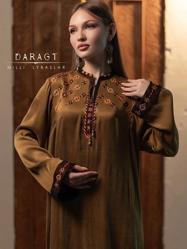 Türkmen fasonlar pombarh fasonlar Fasonlar 2025 fasonlar fason moda modalar Bezen bezen Türkmen fasonlar 2026 Türkmen fasonlar 2025 Türkmen fasonlar 2024 Türkmen fasonlar 2023 turkmenistan türkmenistan turkmen türkmen ashgabat  asgabat aşgabat balkan mary lebap dashoguz dasoguz daşoguz pombarh ponbarhat gulyupek gülýüpek stapel ştapel Gralan Çüýdeşen Abaýa Gadymy Krep Gurultaý 	Keteni Ýüpek Şifon Gipýur Lyon Welwet Atlas Kaşemir Streýç Suzana Ştapel Gülýüpek Pombarh Ýupka Gursakça Aksesuarlar Palto Penjek Okuw eşik Fata Sport eşik Uniforma Nakidka Öýme Şarf kompýuter ýaka ýaglyk Arenda köýnek 2nji el köýnek Taýyn köýnek Matalar Milli lybas milli lybaslar Toý köýnek Toý köýnekler toy koynek toy koynekler gundelik koynekler Gündelik	 
 köýnekler fata koynek Modern taze fason Eskiz koynektm turkmenkoynek türkmenkoynek fason moda moda fasonlar Iş eşik el iş	sada	ýakaly ýakasyz	keşdeli biserli	ýeňli giň nagyşly ýüregi açyk stoýka ýaka ýanly kombinasiýa 	zerli üsti aşak guşakly seçekli gysga ýeňli Gülýüpek Gündelik, Milli lybas el iş, ýakaly, ýeňli, giň, nagyşly 17-25 Goňur yaz, tomus, guyz