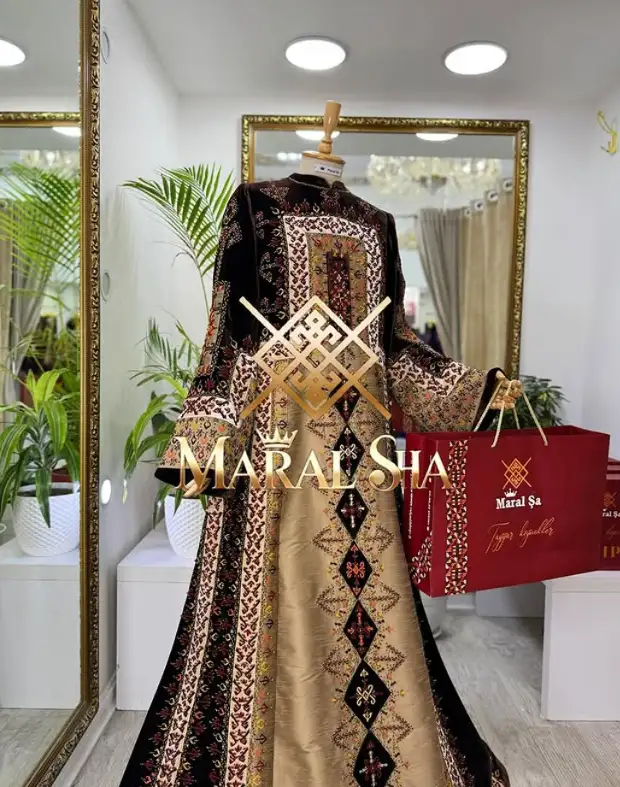 Türkmen fasonlar pombarh fasonlar Fasonlar 2025 fasonlar fason moda modalar Bezen bezen Türkmen fasonlar 2026 Türkmen fasonlar 2025 Türkmen fasonlar 2024 Türkmen fasonlar 2023 turkmenistan türkmenistan turkmen türkmen ashgabat  asgabat aşgabat balkan mary lebap dashoguz dasoguz daşoguz pombarh ponbarhat gulyupek gülýüpek stapel ştapel Gralan Çüýdeşen Abaýa Gadymy Krep Gurultaý 	Keteni Ýüpek Şifon Gipýur Lyon Welwet Atlas Kaşemir Streýç Suzana Ştapel Gülýüpek Pombarh Ýupka Gursakça Aksesuarlar Palto Penjek Okuw eşik Fata Sport eşik Uniforma Nakidka Öýme Şarf kompýuter ýaka ýaglyk Arenda köýnek 2nji el köýnek Taýyn köýnek Matalar Milli lybas milli lybaslar Toý köýnek Toý köýnekler toy koynek toy koynekler gundelik koynekler Gündelik	 
 köýnekler fata koynek Modern taze fason Eskiz koynektm turkmenkoynek türkmenkoynek fason moda moda fasonlar Iş eşik el iş	sada	ýakaly ýakasyz	keşdeli biserli	ýeňli giň nagyşly ýüregi açyk stoýka ýaka ýanly kombinasiýa 	zerli üsti aşak guşakly seçekli gysga ýeňli Panbarhat (Pombarh), Gipýur, Ýüpek, Şantu Toý köýnek el iş, keşdeli, ýakasyz, ýanly, ýeňli, giň, kombinasiýa, nagyşly, gaş 17-25, 26-35, 35+ Bežewyý, Goýy-goňur yaz, tomus, guyz, gysh