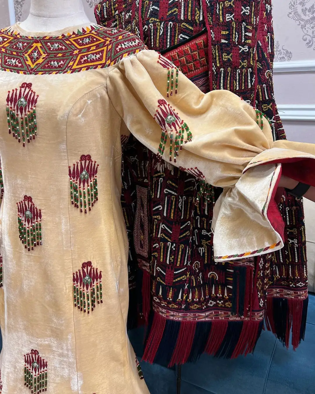 Türkmen fasonlar pombarh fasonlar Fasonlar 2025 fasonlar fason moda modalar Bezen bezen Türkmen fasonlar 2026 Türkmen fasonlar 2025 Türkmen fasonlar 2024 Türkmen fasonlar 2023 turkmenistan türkmenistan turkmen türkmen ashgabat  asgabat aşgabat balkan mary lebap dashoguz dasoguz daşoguz pombarh ponbarhat gulyupek gülýüpek stapel ştapel Gralan Çüýdeşen Abaýa Gadymy Krep Gurultaý 	Keteni Ýüpek Şifon Gipýur Lyon Welwet Atlas Kaşemir Streýç Suzana Ştapel Gülýüpek Pombarh Ýupka Gursakça Aksesuarlar Palto Penjek Okuw eşik Fata Sport eşik Uniforma Nakidka Öýme Şarf kompýuter ýaka ýaglyk Arenda köýnek 2nji el köýnek Taýyn köýnek Matalar Milli lybas milli lybaslar Toý köýnek Toý köýnekler toy koynek toy koynekler gundelik koynekler Gündelik	 
 köýnekler fata koynek Modern taze fason Eskiz koynektm turkmenkoynek türkmenkoynek fason moda moda fasonlar Iş eşik el iş	sada	ýakaly ýakasyz	keşdeli biserli	ýeňli giň nagyşly ýüregi açyk stoýka ýaka ýanly kombinasiýa 	zerli üsti aşak guşakly seçekli gysga ýeňli Lyon Milli lybas