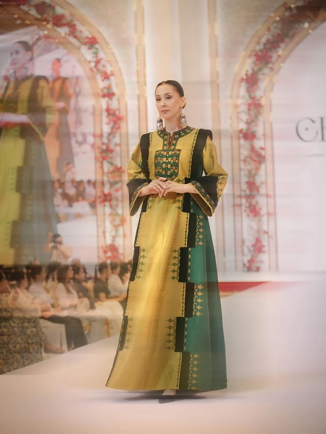 Türkmen fasonlar pombarh fasonlar Fasonlar 2025 fasonlar fason moda modalar Bezen bezen Türkmen fasonlar 2026 Türkmen fasonlar 2025 Türkmen fasonlar 2024 Türkmen fasonlar 2023 turkmenistan türkmenistan turkmen türkmen ashgabat  asgabat aşgabat balkan mary lebap dashoguz dasoguz daşoguz pombarh ponbarhat gulyupek gülýüpek stapel ştapel Gralan Çüýdeşen Abaýa Gadymy Krep Gurultaý 	Keteni Ýüpek Şifon Gipýur Lyon Welwet Atlas Kaşemir Streýç Suzana Ştapel Gülýüpek Pombarh Ýupka Gursakça Aksesuarlar Palto Penjek Okuw eşik Fata Sport eşik Uniforma Nakidka Öýme Şarf kompýuter ýaka ýaglyk Arenda köýnek 2nji el köýnek Taýyn köýnek Matalar Milli lybas milli lybaslar Toý köýnek Toý köýnekler toy koynek toy koynekler gundelik koynekler Gündelik	 
 köýnekler fata koynek Modern taze fason Eskiz koynektm turkmenkoynek türkmenkoynek fason moda moda fasonlar Iş eşik el iş	sada	ýakaly ýakasyz	keşdeli biserli	ýeňli giň nagyşly ýüregi açyk stoýka ýaka ýanly kombinasiýa 	zerli üsti aşak guşakly seçekli gysga ýeňli Modern TürkmenTextile Expo 2025 17-25, 26-35 Haki, Altyn