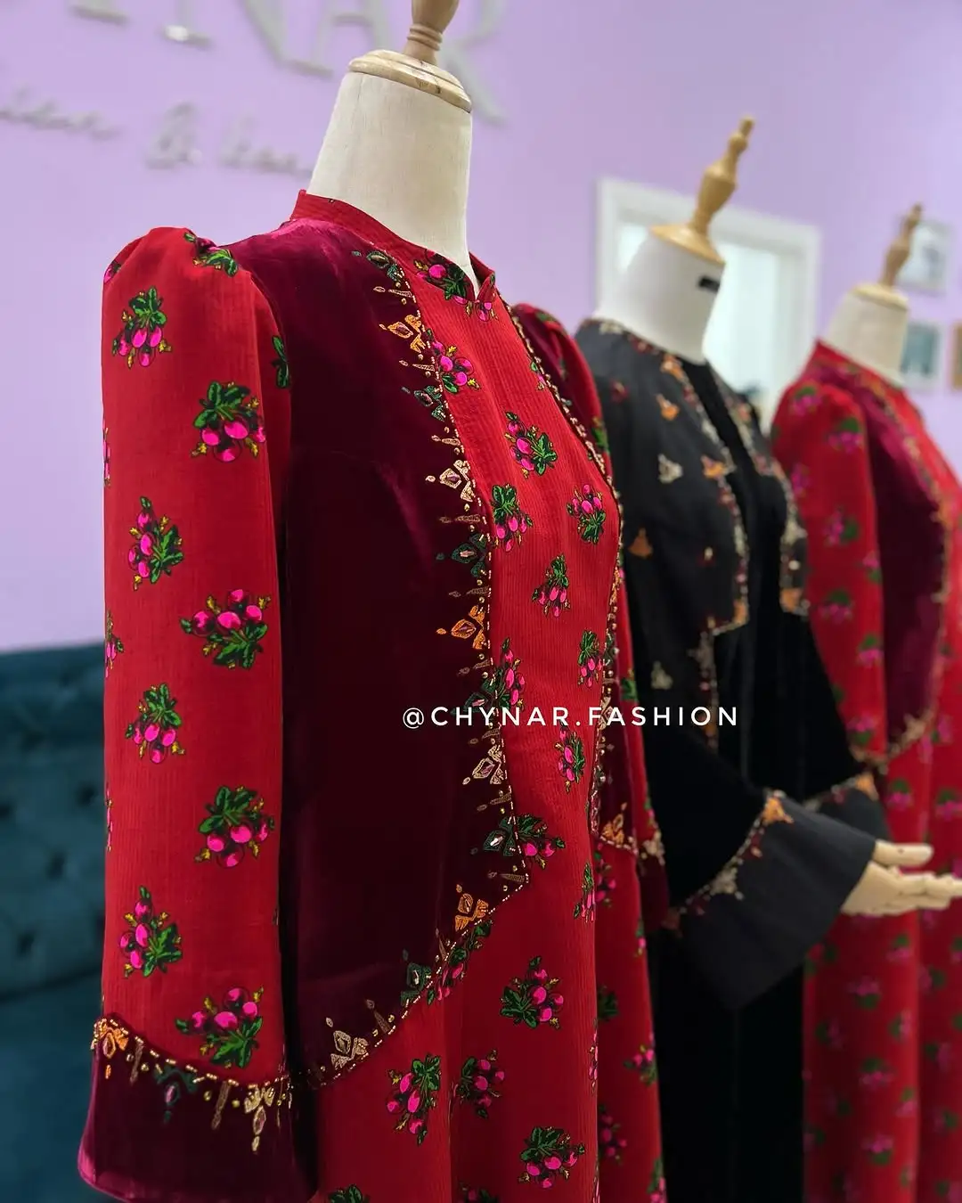 Türkmen fasonlar pombarh fasonlar Fasonlar 2025 fasonlar fason moda modalar Bezen bezen Türkmen fasonlar 2026 Türkmen fasonlar 2025 Türkmen fasonlar 2024 Türkmen fasonlar 2023 turkmenistan türkmenistan turkmen türkmen ashgabat  asgabat aşgabat balkan mary lebap dashoguz dasoguz daşoguz pombarh ponbarhat gulyupek gülýüpek stapel ştapel Gralan Çüýdeşen Abaýa Gadymy Krep Gurultaý 	Keteni Ýüpek Şifon Gipýur Lyon Welwet Atlas Kaşemir Streýç Suzana Ştapel Gülýüpek Pombarh Ýupka Gursakça Aksesuarlar Palto Penjek Okuw eşik Fata Sport eşik Uniforma Nakidka Öýme Şarf kompýuter ýaka ýaglyk Arenda köýnek 2nji el köýnek Taýyn köýnek Matalar Milli lybas milli lybaslar Toý köýnek Toý köýnekler toy koynek toy koynekler gundelik koynekler Gündelik	 
 köýnekler fata koynek Modern taze fason Eskiz koynektm turkmenkoynek türkmenkoynek fason moda moda fasonlar Iş eşik el iş	sada	ýakaly ýakasyz	keşdeli biserli	ýeňli giň nagyşly ýüregi açyk stoýka ýaka ýanly kombinasiýa 	zerli üsti aşak guşakly seçekli gysga ýeňli Panbarhat (Pombarh) Toý köýnek, Gündelik el iş, keşdeli, sada, ýakaly, ýeňli, giň 17-25, 26-35 Gara, Gyzyl