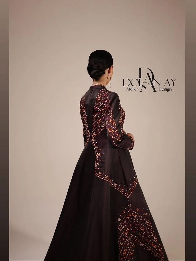 Türkmen fasonlar pombarh fasonlar Fasonlar 2025 fasonlar fason moda modalar Bezen bezen Türkmen fasonlar 2026 Türkmen fasonlar 2025 Türkmen fasonlar 2024 Türkmen fasonlar 2023 turkmenistan türkmenistan turkmen türkmen ashgabat  asgabat aşgabat balkan mary lebap dashoguz dasoguz daşoguz pombarh ponbarhat gulyupek gülýüpek stapel ştapel Gralan Çüýdeşen Abaýa Gadymy Krep Gurultaý 	Keteni Ýüpek Şifon Gipýur Lyon Welwet Atlas Kaşemir Streýç Suzana Ştapel Gülýüpek Pombarh Ýupka Gursakça Aksesuarlar Palto Penjek Okuw eşik Fata Sport eşik Uniforma Nakidka Öýme Şarf kompýuter ýaka ýaglyk Arenda köýnek 2nji el köýnek Taýyn köýnek Matalar Milli lybas milli lybaslar Toý köýnek Toý köýnekler toy koynek toy koynekler gundelik koynekler Gündelik	 
 köýnekler fata koynek Modern taze fason Eskiz koynektm turkmenkoynek türkmenkoynek fason moda moda fasonlar Iş eşik el iş	sada	ýakaly ýakasyz	keşdeli biserli	ýeňli giň nagyşly ýüregi açyk stoýka ýaka ýanly kombinasiýa 	zerli üsti aşak guşakly seçekli gysga ýeňli Toý köýnek, Milli lybas keşdeli, ýakasyz, ýeňli, giň, nagyşly 17-25, 26-35 Goýy-goňur yaz, tomus, guyz, gysh