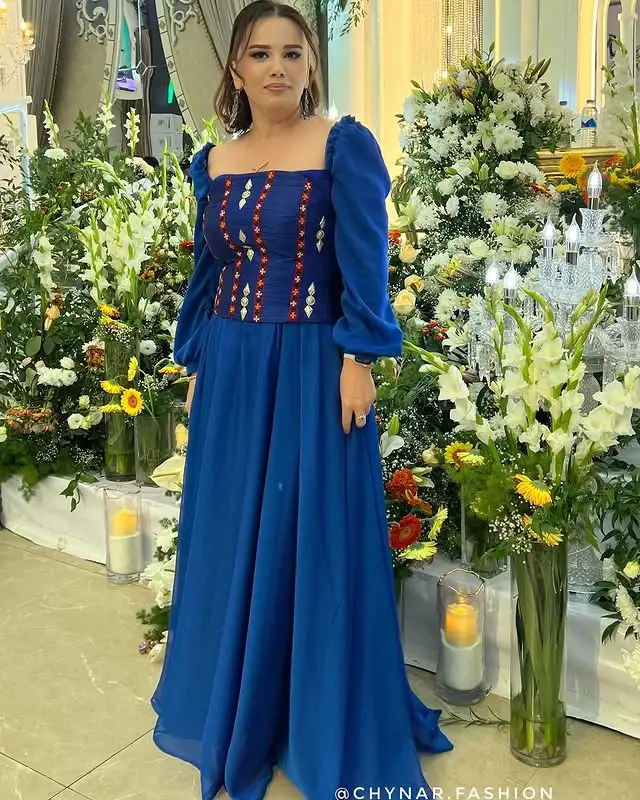 Türkmen fasonlar pombarh fasonlar Fasonlar 2025 fasonlar fason moda modalar Bezen bezen Türkmen fasonlar 2026 Türkmen fasonlar 2025 Türkmen fasonlar 2024 Türkmen fasonlar 2023 turkmenistan türkmenistan turkmen türkmen ashgabat  asgabat aşgabat balkan mary lebap dashoguz dasoguz daşoguz pombarh ponbarhat gulyupek gülýüpek stapel ştapel Gralan Çüýdeşen Abaýa Gadymy Krep Gurultaý 	Keteni Ýüpek Şifon Gipýur Lyon Welwet Atlas Kaşemir Streýç Suzana Ştapel Gülýüpek Pombarh Ýupka Gursakça Aksesuarlar Palto Penjek Okuw eşik Fata Sport eşik Uniforma Nakidka Öýme Şarf kompýuter ýaka ýaglyk Arenda köýnek 2nji el köýnek Taýyn köýnek Matalar Milli lybas milli lybaslar Toý köýnek Toý köýnekler toy koynek toy koynekler gundelik koynekler Gündelik	 
 köýnekler fata koynek Modern taze fason Eskiz koynektm turkmenkoynek türkmenkoynek fason moda moda fasonlar Iş eşik el iş	sada	ýakaly ýakasyz	keşdeli biserli	ýeňli giň nagyşly ýüregi açyk stoýka ýaka ýanly kombinasiýa 	zerli üsti aşak guşakly seçekli gysga ýeňli Şifon, Lyon Gündelik el iş, ýakasyz, ýüregi açyk, ýeňli 17-25, 26-35 Goýy-gök tomus, guyz