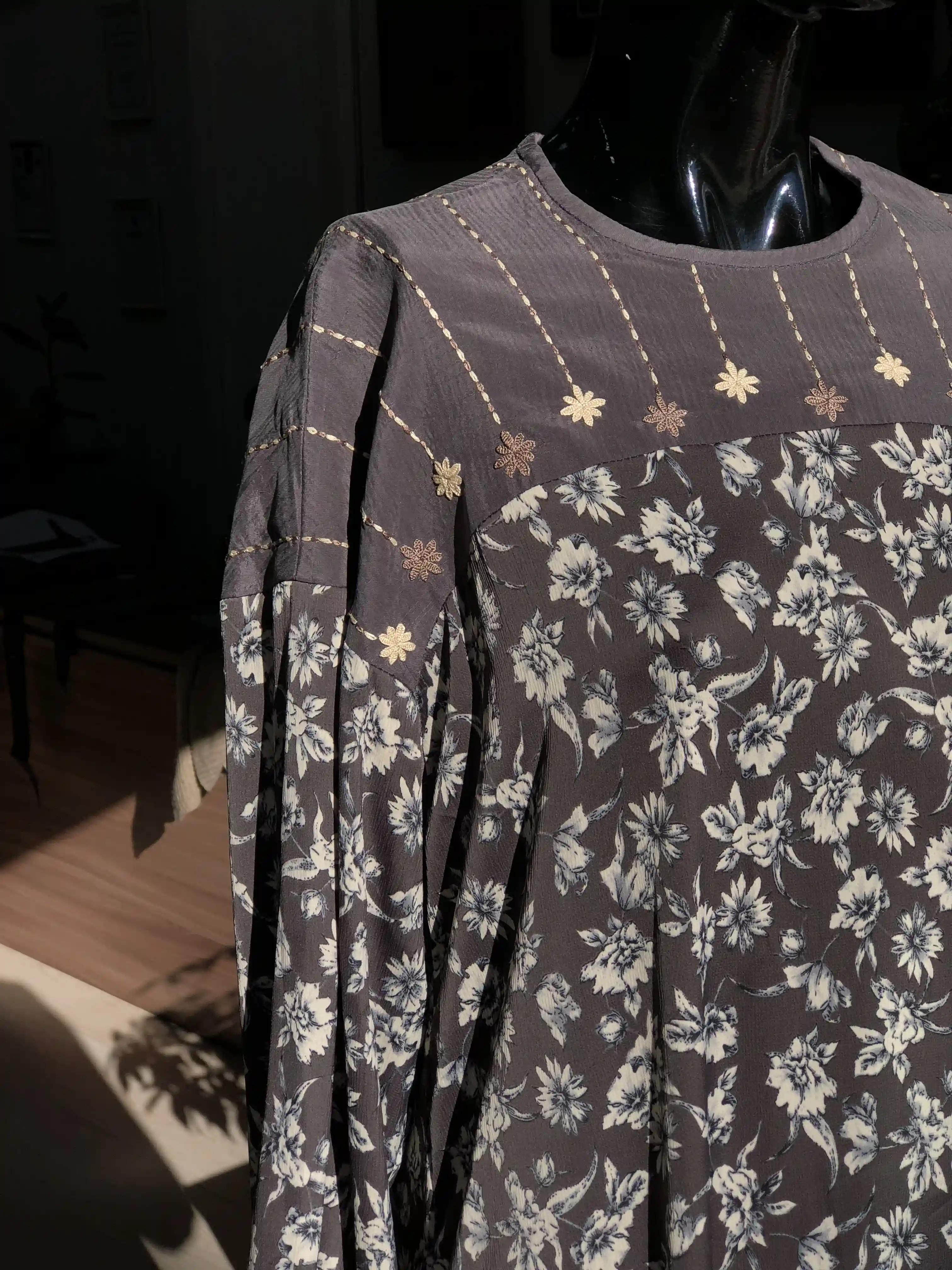 Türkmen fasonlar pombarh fasonlar Fasonlar 2025 fasonlar fason moda modalar Bezen bezen Türkmen fasonlar 2026 Türkmen fasonlar 2025 Türkmen fasonlar 2024 Türkmen fasonlar 2023 turkmenistan türkmenistan turkmen türkmen ashgabat  asgabat aşgabat balkan mary lebap dashoguz dasoguz daşoguz pombarh ponbarhat gulyupek gülýüpek stapel ştapel Gralan Çüýdeşen Abaýa Gadymy Krep Gurultaý 	Keteni Ýüpek Şifon Gipýur Lyon Welwet Atlas Kaşemir Streýç Suzana Ştapel Gülýüpek Pombarh Ýupka Gursakça Aksesuarlar Palto Penjek Okuw eşik Fata Sport eşik Uniforma Nakidka Öýme Şarf kompýuter ýaka ýaglyk Arenda köýnek 2nji el köýnek Taýyn köýnek Matalar Milli lybas milli lybaslar Toý köýnek Toý köýnekler toy koynek toy koynekler gundelik koynekler Gündelik	 
 köýnekler fata koynek Modern taze fason Eskiz koynektm turkmenkoynek türkmenkoynek fason moda moda fasonlar Iş eşik el iş	sada	ýakaly ýakasyz	keşdeli biserli	ýeňli giň nagyşly ýüregi açyk stoýka ýaka ýanly kombinasiýa 	zerli üsti aşak guşakly seçekli gysga ýeňli Ýüpek, Gülýüpek Gündelik sada  Ak, Çal, Goňur, Kümüş