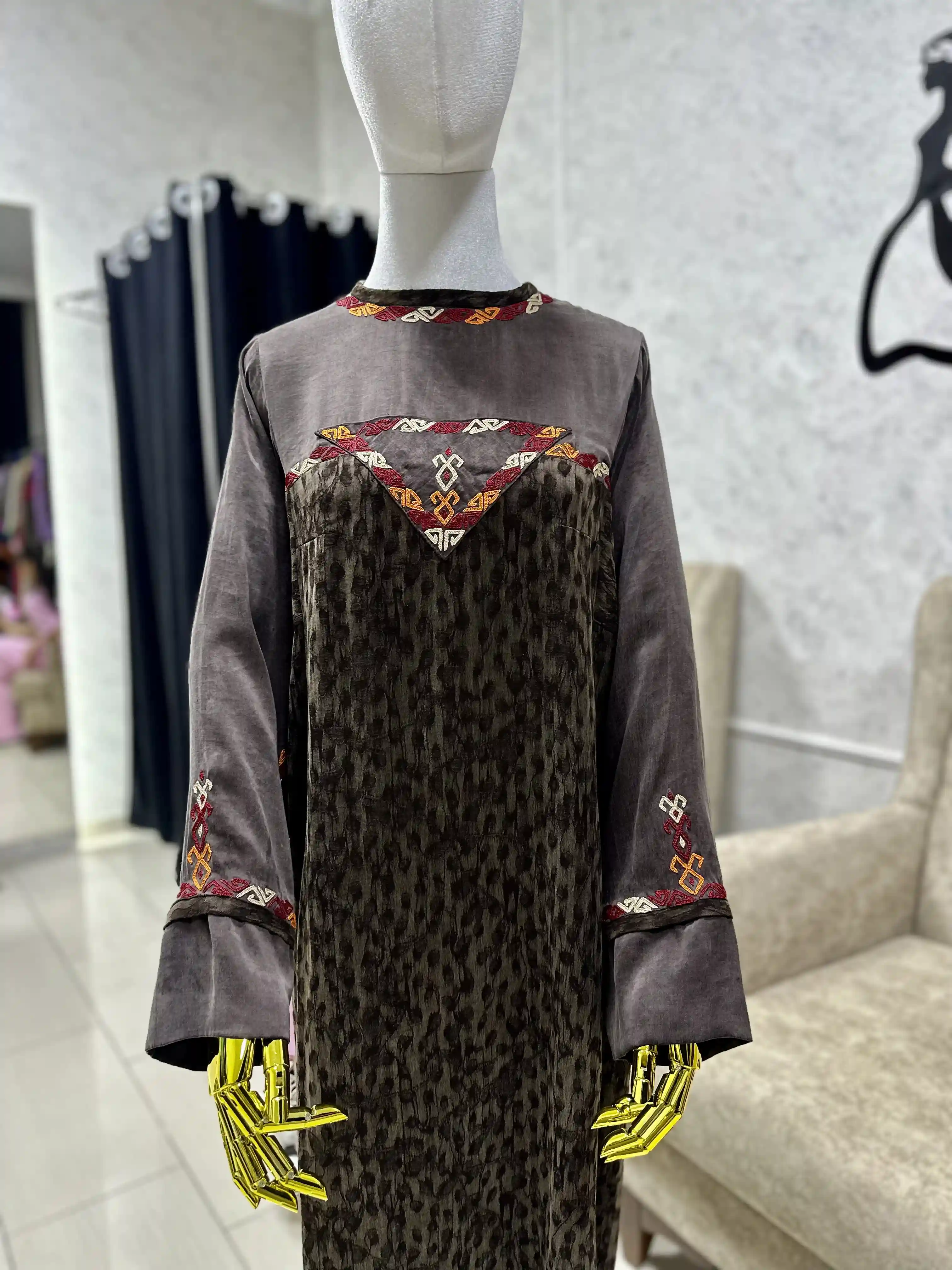 Türkmen fasonlar pombarh fasonlar Fasonlar 2025 fasonlar fason moda modalar Bezen bezen Türkmen fasonlar 2026 Türkmen fasonlar 2025 Türkmen fasonlar 2024 Türkmen fasonlar 2023 turkmenistan türkmenistan turkmen türkmen ashgabat  asgabat aşgabat balkan mary lebap dashoguz dasoguz daşoguz pombarh ponbarhat gulyupek gülýüpek stapel ştapel Gralan Çüýdeşen Abaýa Gadymy Krep Gurultaý 	Keteni Ýüpek Şifon Gipýur Lyon Welwet Atlas Kaşemir Streýç Suzana Ştapel Gülýüpek Pombarh Ýupka Gursakça Aksesuarlar Palto Penjek Okuw eşik Fata Sport eşik Uniforma Nakidka Öýme Şarf kompýuter ýaka ýaglyk Arenda köýnek 2nji el köýnek Taýyn köýnek Matalar Milli lybas milli lybaslar Toý köýnek Toý köýnekler toy koynek toy koynekler gundelik koynekler Gündelik	 
 köýnekler fata koynek Modern taze fason Eskiz koynektm turkmenkoynek türkmenkoynek fason moda moda fasonlar Iş eşik el iş	sada	ýakaly ýakasyz	keşdeli biserli	ýeňli giň nagyşly ýüregi açyk stoýka ýaka ýanly kombinasiýa 	zerli üsti aşak guşakly seçekli gysga ýeňli Gülýüpek    Goýy-goňur