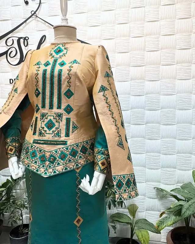 Türkmen fasonlar pombarh fasonlar Fasonlar 2025 fasonlar fason moda modalar Bezen bezen Türkmen fasonlar 2026 Türkmen fasonlar 2025 Türkmen fasonlar 2024 Türkmen fasonlar 2023 turkmenistan türkmenistan turkmen türkmen ashgabat  asgabat aşgabat balkan mary lebap dashoguz dasoguz daşoguz pombarh ponbarhat gulyupek gülýüpek stapel ştapel Gralan Çüýdeşen Abaýa Gadymy Krep Gurultaý 	Keteni Ýüpek Şifon Gipýur Lyon Welwet Atlas Kaşemir Streýç Suzana Ştapel Gülýüpek Pombarh Ýupka Gursakça Aksesuarlar Palto Penjek Okuw eşik Fata Sport eşik Uniforma Nakidka Öýme Şarf kompýuter ýaka ýaglyk Arenda köýnek 2nji el köýnek Taýyn köýnek Matalar Milli lybas milli lybaslar Toý köýnek Toý köýnekler toy koynek toy koynekler gundelik koynekler Gündelik	 
 köýnekler fata koynek Modern taze fason Eskiz koynektm turkmenkoynek türkmenkoynek fason moda moda fasonlar Iş eşik el iş	sada	ýakaly ýakasyz	keşdeli biserli	ýeňli giň nagyşly ýüregi açyk stoýka ýaka ýanly kombinasiýa 	zerli üsti aşak guşakly seçekli gysga ýeňli Gurultaý, Keteni Toý köýnek, Modern el iş, ýakaly, ýeňli, seçekli 26-35, 35+ Goňur, Goýy-ýaşyl yaz