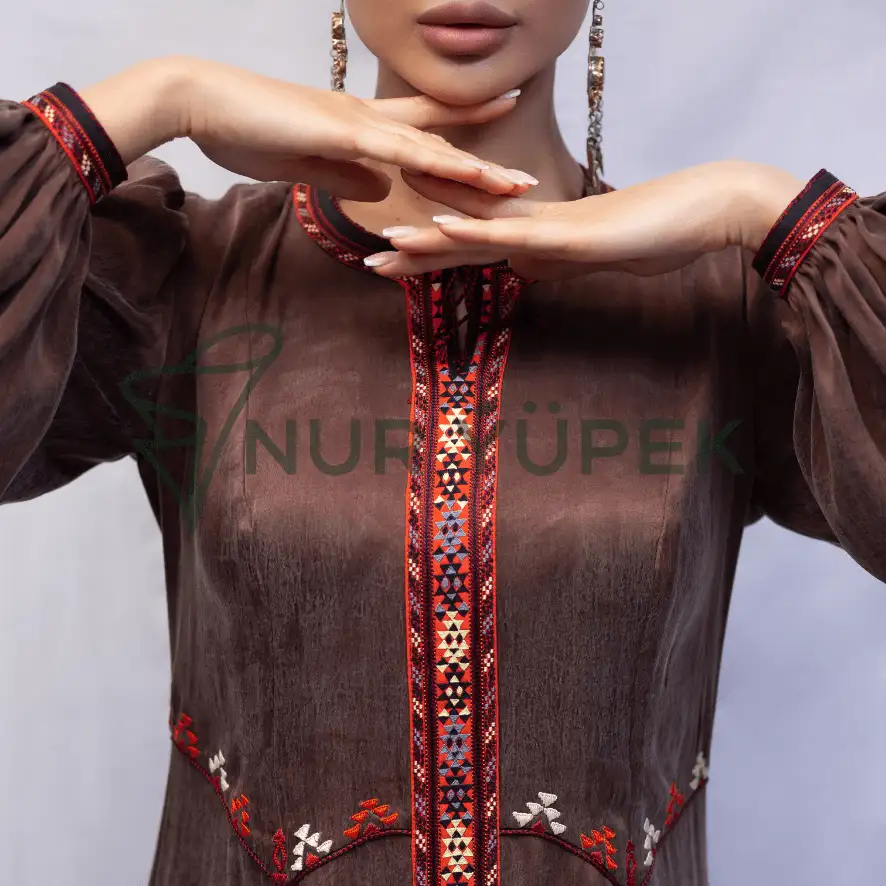 Türkmen fasonlar pombarh fasonlar Fasonlar 2025 fasonlar fason moda modalar Bezen bezen Türkmen fasonlar 2026 Türkmen fasonlar 2025 Türkmen fasonlar 2024 Türkmen fasonlar 2023 turkmenistan türkmenistan turkmen türkmen ashgabat  asgabat aşgabat balkan mary lebap dashoguz dasoguz daşoguz pombarh ponbarhat gulyupek gülýüpek stapel ştapel Gralan Çüýdeşen Abaýa Gadymy Krep Gurultaý 	Keteni Ýüpek Şifon Gipýur Lyon Welwet Atlas Kaşemir Streýç Suzana Ştapel Gülýüpek Pombarh Ýupka Gursakça Aksesuarlar Palto Penjek Okuw eşik Fata Sport eşik Uniforma Nakidka Öýme Şarf kompýuter ýaka ýaglyk Arenda köýnek 2nji el köýnek Taýyn köýnek Matalar Milli lybas milli lybaslar Toý köýnek Toý köýnekler toy koynek toy koynekler gundelik koynekler Gündelik	 
 köýnekler fata koynek Modern taze fason Eskiz koynektm turkmenkoynek türkmenkoynek fason moda moda fasonlar Iş eşik el iş	sada	ýakaly ýakasyz	keşdeli biserli	ýeňli giň nagyşly ýüregi açyk stoýka ýaka ýanly kombinasiýa 	zerli üsti aşak guşakly seçekli gysga ýeňli 