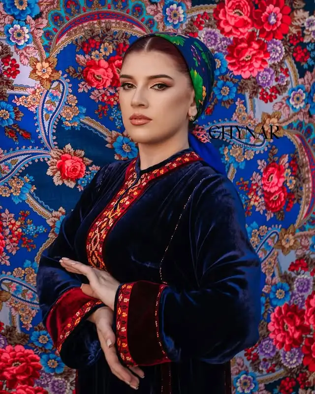 Türkmen fasonlar pombarh fasonlar Fasonlar 2025 fasonlar fason moda modalar Bezen bezen Türkmen fasonlar 2026 Türkmen fasonlar 2025 Türkmen fasonlar 2024 Türkmen fasonlar 2023 turkmenistan türkmenistan turkmen türkmen ashgabat  asgabat aşgabat balkan mary lebap dashoguz dasoguz daşoguz pombarh ponbarhat gulyupek gülýüpek stapel ştapel Gralan Çüýdeşen Abaýa Gadymy Krep Gurultaý 	Keteni Ýüpek Şifon Gipýur Lyon Welwet Atlas Kaşemir Streýç Suzana Ştapel Gülýüpek Pombarh Ýupka Gursakça Aksesuarlar Palto Penjek Okuw eşik Fata Sport eşik Uniforma Nakidka Öýme Şarf kompýuter ýaka ýaglyk Arenda köýnek 2nji el köýnek Taýyn köýnek Matalar Milli lybas milli lybaslar Toý köýnek Toý köýnekler toy koynek toy koynekler gundelik koynekler Gündelik	 
 köýnekler fata koynek Modern taze fason Eskiz koynektm turkmenkoynek türkmenkoynek fason moda moda fasonlar Iş eşik el iş	sada	ýakaly ýakasyz	keşdeli biserli	ýeňli giň nagyşly ýüregi açyk stoýka ýaka ýanly kombinasiýa 	zerli üsti aşak guşakly seçekli gysga ýeňli Panbarhat (Pombarh) Toý köýnek el iş, keşdeli, sada, ýakaly, ýanly, ýeňli, giň, nagyşly 26-35 Gyzyl, Goýy-gök yaz, guyz