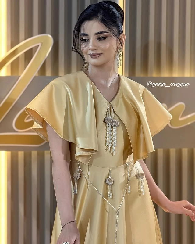 Türkmen fasonlar pombarh fasonlar Fasonlar 2025 fasonlar fason moda modalar Bezen bezen Türkmen fasonlar 2026 Türkmen fasonlar 2025 Türkmen fasonlar 2024 Türkmen fasonlar 2023 turkmenistan türkmenistan turkmen türkmen ashgabat  asgabat aşgabat balkan mary lebap dashoguz dasoguz daşoguz pombarh ponbarhat gulyupek gülýüpek stapel ştapel Gralan Çüýdeşen Abaýa Gadymy Krep Gurultaý 	Keteni Ýüpek Şifon Gipýur Lyon Welwet Atlas Kaşemir Streýç Suzana Ştapel Gülýüpek Pombarh Ýupka Gursakça Aksesuarlar Palto Penjek Okuw eşik Fata Sport eşik Uniforma Nakidka Öýme Şarf kompýuter ýaka ýaglyk Arenda köýnek 2nji el köýnek Taýyn köýnek Matalar Milli lybas milli lybaslar Toý köýnek Toý köýnekler toy koynek toy koynekler gundelik koynekler Gündelik	 
 köýnekler fata koynek Modern taze fason Eskiz koynektm turkmenkoynek türkmenkoynek fason moda moda fasonlar Iş eşik el iş	sada	ýakaly ýakasyz	keşdeli biserli	ýeňli giň nagyşly ýüregi açyk stoýka ýaka ýanly kombinasiýa 	zerli üsti aşak guşakly seçekli gysga ýeňli Lyon Toý köýnek, Modern ýakasyz, ýeňli, giň 17-25, 26-35 Altyn yaz, tomus, guyz