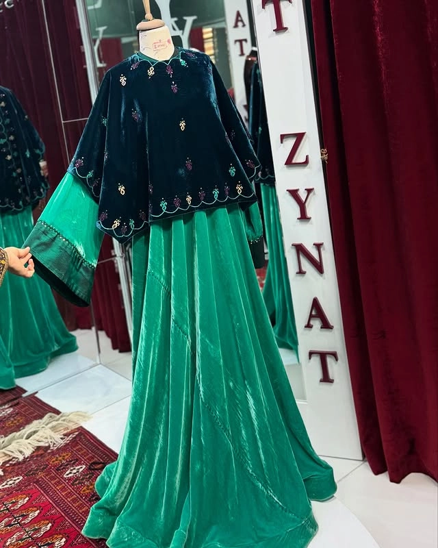 Türkmen fasonlar pombarh fasonlar Fasonlar 2025 fasonlar fason moda modalar Bezen bezen Türkmen fasonlar 2026 Türkmen fasonlar 2025 Türkmen fasonlar 2024 Türkmen fasonlar 2023 turkmenistan türkmenistan turkmen türkmen ashgabat  asgabat aşgabat balkan mary lebap dashoguz dasoguz daşoguz pombarh ponbarhat gulyupek gülýüpek stapel ştapel Gralan Çüýdeşen Abaýa Gadymy Krep Gurultaý 	Keteni Ýüpek Şifon Gipýur Lyon Welwet Atlas Kaşemir Streýç Suzana Ştapel Gülýüpek Pombarh Ýupka Gursakça Aksesuarlar Palto Penjek Okuw eşik Fata Sport eşik Uniforma Nakidka Öýme Şarf kompýuter ýaka ýaglyk Arenda köýnek 2nji el köýnek Taýyn köýnek Matalar Milli lybas milli lybaslar Toý köýnek Toý köýnekler toy koynek toy koynekler gundelik koynekler Gündelik	 
 köýnekler fata koynek Modern taze fason Eskiz koynektm turkmenkoynek türkmenkoynek fason moda moda fasonlar Iş eşik el iş	sada	ýakaly ýakasyz	keşdeli biserli	ýeňli giň nagyşly ýüregi açyk stoýka ýaka ýanly kombinasiýa 	zerli üsti aşak guşakly seçekli gysga ýeňli Panbarhat (Pombarh) Toý köýnek el iş, ýeňli, giň 26-35 Ýaşyl yaz, gysh