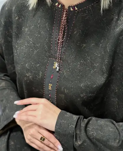 Türkmen fasonlar pombarh fasonlar Fasonlar 2025 fasonlar fason moda modalar Bezen bezen Türkmen fasonlar 2026 Türkmen fasonlar 2025 Türkmen fasonlar 2024 Türkmen fasonlar 2023 turkmenistan türkmenistan turkmen türkmen ashgabat  asgabat aşgabat balkan mary lebap dashoguz dasoguz daşoguz pombarh ponbarhat gulyupek gülýüpek stapel ştapel Gralan Çüýdeşen Abaýa Gadymy Krep Gurultaý 	Keteni Ýüpek Şifon Gipýur Lyon Welwet Atlas Kaşemir Streýç Suzana Ştapel Gülýüpek Pombarh Ýupka Gursakça Aksesuarlar Palto Penjek Okuw eşik Fata Sport eşik Uniforma Nakidka Öýme Şarf kompýuter ýaka ýaglyk Arenda köýnek 2nji el köýnek Taýyn köýnek Matalar Milli lybas milli lybaslar Toý köýnek Toý köýnekler toy koynek toy koynekler gundelik koynekler Gündelik	 
 köýnekler fata koynek Modern taze fason Eskiz koynektm turkmenkoynek türkmenkoynek fason moda moda fasonlar Iş eşik el iş	sada	ýakaly ýakasyz	keşdeli biserli	ýeňli giň nagyşly ýüregi açyk stoýka ýaka ýanly kombinasiýa 	zerli üsti aşak guşakly seçekli gysga ýeňli 