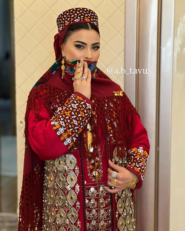 Türkmen fasonlar pombarh fasonlar Fasonlar 2025 fasonlar fason moda modalar Bezen bezen Türkmen fasonlar 2026 Türkmen fasonlar 2025 Türkmen fasonlar 2024 Türkmen fasonlar 2023 turkmenistan türkmenistan turkmen türkmen ashgabat  asgabat aşgabat balkan mary lebap dashoguz dasoguz daşoguz pombarh ponbarhat gulyupek gülýüpek stapel ştapel Gralan Çüýdeşen Abaýa Gadymy Krep Gurultaý 	Keteni Ýüpek Şifon Gipýur Lyon Welwet Atlas Kaşemir Streýç Suzana Ştapel Gülýüpek Pombarh Ýupka Gursakça Aksesuarlar Palto Penjek Okuw eşik Fata Sport eşik Uniforma Nakidka Öýme Şarf kompýuter ýaka ýaglyk Arenda köýnek 2nji el köýnek Taýyn köýnek Matalar Milli lybas milli lybaslar Toý köýnek Toý köýnekler toy koynek toy koynekler gundelik koynekler Gündelik	 
 köýnekler fata koynek Modern taze fason Eskiz koynektm turkmenkoynek türkmenkoynek fason moda moda fasonlar Iş eşik el iş	sada	ýakaly ýakasyz	keşdeli biserli	ýeňli giň nagyşly ýüregi açyk stoýka ýaka ýanly kombinasiýa 	zerli üsti aşak guşakly seçekli gysga ýeňli Keteni, Gadymy Milli lybas el iş, keşdeli, ýakaly, ýeňli, giň, nagyşly 17-25, 26-35 Gyzyl yaz, tomus, guyz