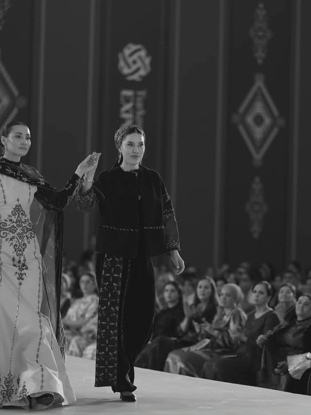 Türkmen fasonlar pombarh fasonlar Fasonlar 2025 fasonlar fason moda modalar Bezen bezen Türkmen fasonlar 2026 Türkmen fasonlar 2025 Türkmen fasonlar 2024 Türkmen fasonlar 2023 turkmenistan türkmenistan turkmen türkmen ashgabat  asgabat aşgabat balkan mary lebap dashoguz dasoguz daşoguz pombarh ponbarhat gulyupek gülýüpek stapel ştapel Gralan Çüýdeşen Abaýa Gadymy Krep Gurultaý 	Keteni Ýüpek Şifon Gipýur Lyon Welwet Atlas Kaşemir Streýç Suzana Ştapel Gülýüpek Pombarh Ýupka Gursakça Aksesuarlar Palto Penjek Okuw eşik Fata Sport eşik Uniforma Nakidka Öýme Şarf kompýuter ýaka ýaglyk Arenda köýnek 2nji el köýnek Taýyn köýnek Matalar Milli lybas milli lybaslar Toý köýnek Toý köýnekler toy koynek toy koynekler gundelik koynekler Gündelik	 
 köýnekler fata koynek Modern taze fason Eskiz koynektm turkmenkoynek türkmenkoynek fason moda moda fasonlar Iş eşik el iş	sada	ýakaly ýakasyz	keşdeli biserli	ýeňli giň nagyşly ýüregi açyk stoýka ýaka ýanly kombinasiýa 	zerli üsti aşak guşakly seçekli gysga ýeňli Modern TürkmenTextile Expo 2025 12-16, 17-25, 26-35, 35+  yaz, tomus, guyz, gysh