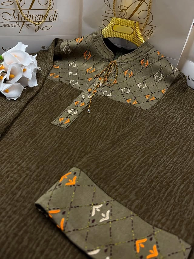 Türkmen fasonlar pombarh fasonlar Fasonlar 2025 fasonlar fason moda modalar Bezen bezen Türkmen fasonlar 2026 Türkmen fasonlar 2025 Türkmen fasonlar 2024 Türkmen fasonlar 2023 turkmenistan türkmenistan turkmen türkmen ashgabat  asgabat aşgabat balkan mary lebap dashoguz dasoguz daşoguz pombarh ponbarhat gulyupek gülýüpek stapel ştapel Gralan Çüýdeşen Abaýa Gadymy Krep Gurultaý 	Keteni Ýüpek Şifon Gipýur Lyon Welwet Atlas Kaşemir Streýç Suzana Ştapel Gülýüpek Pombarh Ýupka Gursakça Aksesuarlar Palto Penjek Okuw eşik Fata Sport eşik Uniforma Nakidka Öýme Şarf kompýuter ýaka ýaglyk Arenda köýnek 2nji el köýnek Taýyn köýnek Matalar Milli lybas milli lybaslar Toý köýnek Toý köýnekler toy koynek toy koynekler gundelik koynekler Gündelik	 
 köýnekler fata koynek Modern taze fason Eskiz koynektm turkmenkoynek türkmenkoynek fason moda moda fasonlar Iş eşik el iş	sada	ýakaly ýakasyz	keşdeli biserli	ýeňli giň nagyşly ýüregi açyk stoýka ýaka ýanly kombinasiýa 	zerli üsti aşak guşakly seçekli gysga ýeňli Gündelik sada, ýakaly, ýeňli, giň 26-35, 35+ Goýy-goňur yaz, tomus, guyz, gysh