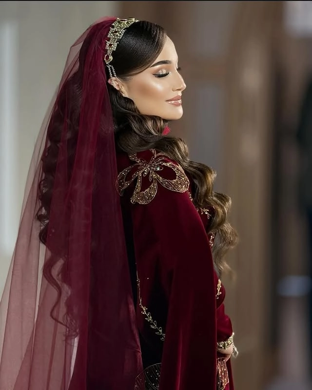 Türkmen fasonlar pombarh fasonlar Fasonlar 2025 fasonlar fason moda modalar Bezen bezen Türkmen fasonlar 2026 Türkmen fasonlar 2025 Türkmen fasonlar 2024 Türkmen fasonlar 2023 turkmenistan türkmenistan turkmen türkmen ashgabat  asgabat aşgabat balkan mary lebap dashoguz dasoguz daşoguz pombarh ponbarhat gulyupek gülýüpek stapel ştapel Gralan Çüýdeşen Abaýa Gadymy Krep Gurultaý 	Keteni Ýüpek Şifon Gipýur Lyon Welwet Atlas Kaşemir Streýç Suzana Ştapel Gülýüpek Pombarh Ýupka Gursakça Aksesuarlar Palto Penjek Okuw eşik Fata Sport eşik Uniforma Nakidka Öýme Şarf kompýuter ýaka ýaglyk Arenda köýnek 2nji el köýnek Taýyn köýnek Matalar Milli lybas milli lybaslar Toý köýnek Toý köýnekler toy koynek toy koynekler gundelik koynekler Gündelik	 
 köýnekler fata koynek Modern taze fason Eskiz koynektm turkmenkoynek türkmenkoynek fason moda moda fasonlar Iş eşik el iş	sada	ýakaly ýakasyz	keşdeli biserli	ýeňli giň nagyşly ýüregi açyk stoýka ýaka ýanly kombinasiýa 	zerli üsti aşak guşakly seçekli gysga ýeňli Panbarhat (Pombarh) Toý köýnek, Milli lybas, Modern sada, ýakasyz, ýeňli, giň, zerli, seçekli 35+ Goýy-gyzyl