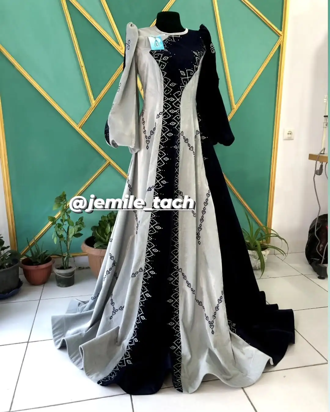 Türkmen fasonlar pombarh fasonlar Fasonlar 2025 fasonlar fason moda modalar Bezen bezen Türkmen fasonlar 2026 Türkmen fasonlar 2025 Türkmen fasonlar 2024 Türkmen fasonlar 2023 turkmenistan türkmenistan turkmen türkmen ashgabat  asgabat aşgabat balkan mary lebap dashoguz dasoguz daşoguz pombarh ponbarhat gulyupek gülýüpek stapel ştapel Gralan Çüýdeşen Abaýa Gadymy Krep Gurultaý 	Keteni Ýüpek Şifon Gipýur Lyon Welwet Atlas Kaşemir Streýç Suzana Ştapel Gülýüpek Pombarh Ýupka Gursakça Aksesuarlar Palto Penjek Okuw eşik Fata Sport eşik Uniforma Nakidka Öýme Şarf kompýuter ýaka ýaglyk Arenda köýnek 2nji el köýnek Taýyn köýnek Matalar Milli lybas milli lybaslar Toý köýnek Toý köýnekler toy koynek toy koynekler gundelik koynekler Gündelik	 
 köýnekler fata koynek Modern taze fason Eskiz koynektm turkmenkoynek türkmenkoynek fason moda moda fasonlar Iş eşik el iş	sada	ýakaly ýakasyz	keşdeli biserli	ýeňli giň nagyşly ýüregi açyk stoýka ýaka ýanly kombinasiýa 	zerli üsti aşak guşakly seçekli gysga ýeňli Suzana Toý köýnek el iş, ýakasyz  Gara, Kümüş