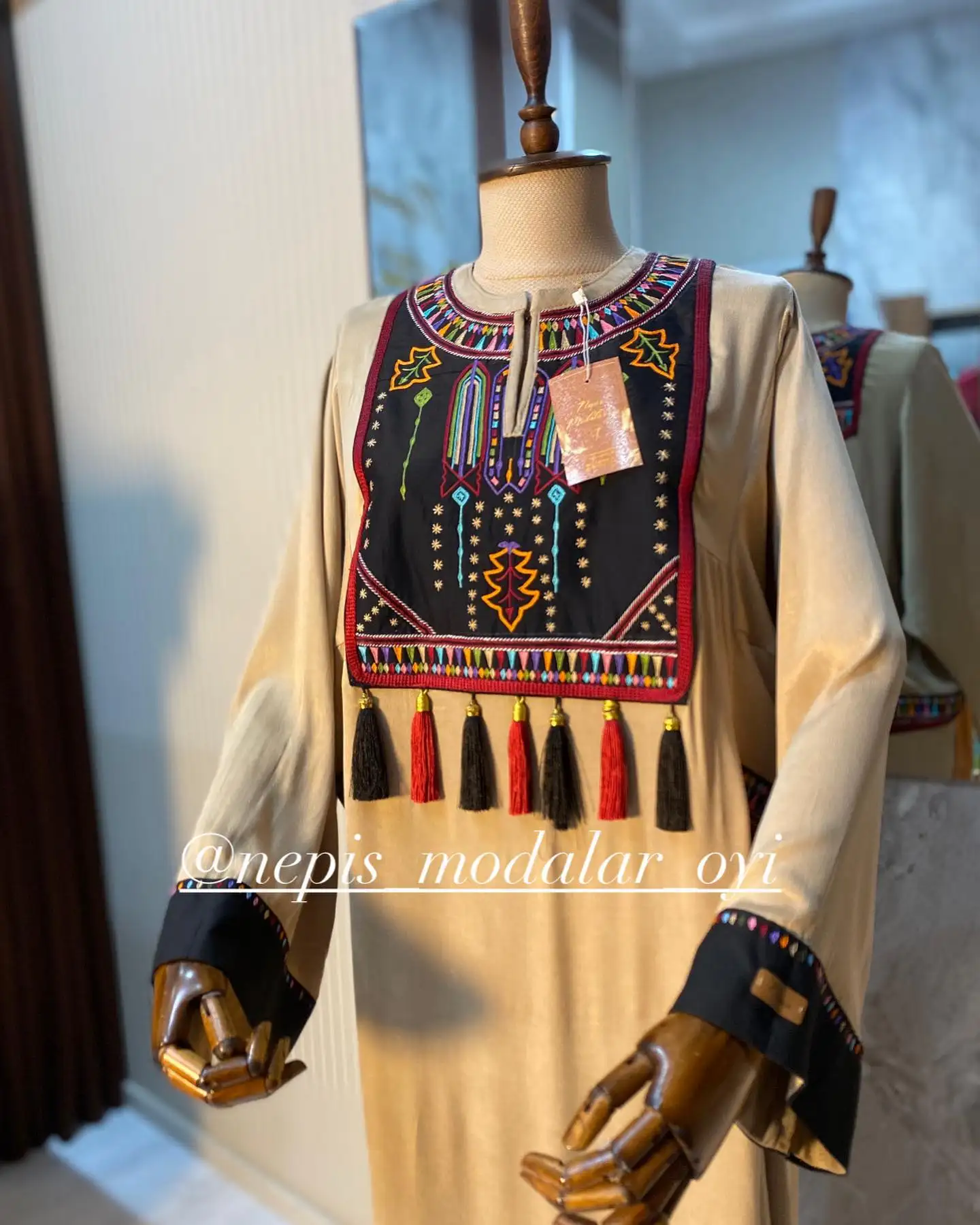 Türkmen fasonlar pombarh fasonlar Fasonlar 2025 fasonlar fason moda modalar Bezen bezen Türkmen fasonlar 2026 Türkmen fasonlar 2025 Türkmen fasonlar 2024 Türkmen fasonlar 2023 turkmenistan türkmenistan turkmen türkmen ashgabat  asgabat aşgabat balkan mary lebap dashoguz dasoguz daşoguz pombarh ponbarhat gulyupek gülýüpek stapel ştapel Gralan Çüýdeşen Abaýa Gadymy Krep Gurultaý 	Keteni Ýüpek Şifon Gipýur Lyon Welwet Atlas Kaşemir Streýç Suzana Ştapel Gülýüpek Pombarh Ýupka Gursakça Aksesuarlar Palto Penjek Okuw eşik Fata Sport eşik Uniforma Nakidka Öýme Şarf kompýuter ýaka ýaglyk Arenda köýnek 2nji el köýnek Taýyn köýnek Matalar Milli lybas milli lybaslar Toý köýnek Toý köýnekler toy koynek toy koynekler gundelik koynekler Gündelik	 
 köýnekler fata koynek Modern taze fason Eskiz koynektm turkmenkoynek türkmenkoynek fason moda moda fasonlar Iş eşik el iş	sada	ýakaly ýakasyz	keşdeli biserli	ýeňli giň nagyşly ýüregi açyk stoýka ýaka ýanly kombinasiýa 	zerli üsti aşak guşakly seçekli gysga ýeňli Gülýüpek Toý köýnek, Gündelik el iş  Bežewyý