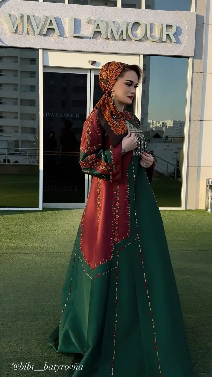 Türkmen fasonlar pombarh fasonlar Fasonlar 2025 fasonlar fason moda modalar Bezen bezen Türkmen fasonlar 2026 Türkmen fasonlar 2025 Türkmen fasonlar 2024 Türkmen fasonlar 2023 turkmenistan türkmenistan turkmen türkmen ashgabat  asgabat aşgabat balkan mary lebap dashoguz dasoguz daşoguz pombarh ponbarhat gulyupek gülýüpek stapel ştapel Gralan Çüýdeşen Abaýa Gadymy Krep Gurultaý 	Keteni Ýüpek Şifon Gipýur Lyon Welwet Atlas Kaşemir Streýç Suzana Ştapel Gülýüpek Pombarh Ýupka Gursakça Aksesuarlar Palto Penjek Okuw eşik Fata Sport eşik Uniforma Nakidka Öýme Şarf kompýuter ýaka ýaglyk Arenda köýnek 2nji el köýnek Taýyn köýnek Matalar Milli lybas milli lybaslar Toý köýnek Toý köýnekler toy koynek toy koynekler gundelik koynekler Gündelik	 
 köýnekler fata koynek Modern taze fason Eskiz koynektm turkmenkoynek türkmenkoynek fason moda moda fasonlar Iş eşik el iş	sada	ýakaly ýakasyz	keşdeli biserli	ýeňli giň nagyşly ýüregi açyk stoýka ýaka ýanly kombinasiýa 	zerli üsti aşak guşakly seçekli gysga ýeňli Keteni Toý köýnek, Milli lybas el iş, keşdeli, ýakaly, ýeňli, nagyşly 17-25, 26-35 Gyzyl, Goýy-ýaşyl