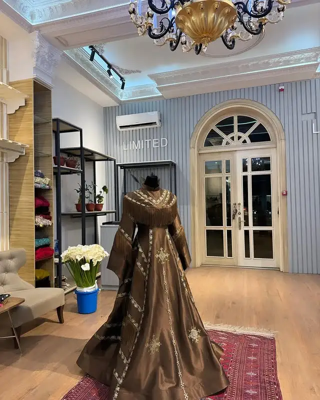 Türkmen fasonlar pombarh fasonlar Fasonlar 2025 fasonlar fason moda modalar Bezen bezen Türkmen fasonlar 2026 Türkmen fasonlar 2025 Türkmen fasonlar 2024 Türkmen fasonlar 2023 turkmenistan türkmenistan turkmen türkmen ashgabat  asgabat aşgabat balkan mary lebap dashoguz dasoguz daşoguz pombarh ponbarhat gulyupek gülýüpek stapel ştapel Gralan Çüýdeşen Abaýa Gadymy Krep Gurultaý 	Keteni Ýüpek Şifon Gipýur Lyon Welwet Atlas Kaşemir Streýç Suzana Ştapel Gülýüpek Pombarh Ýupka Gursakça Aksesuarlar Palto Penjek Okuw eşik Fata Sport eşik Uniforma Nakidka Öýme Şarf kompýuter ýaka ýaglyk Arenda köýnek 2nji el köýnek Taýyn köýnek Matalar Milli lybas milli lybaslar Toý köýnek Toý köýnekler toy koynek toy koynekler gundelik koynekler Gündelik	 
 köýnekler fata koynek Modern taze fason Eskiz koynektm turkmenkoynek türkmenkoynek fason moda moda fasonlar Iş eşik el iş	sada	ýakaly ýakasyz	keşdeli biserli	ýeňli giň nagyşly ýüregi açyk stoýka ýaka ýanly kombinasiýa 	zerli üsti aşak guşakly seçekli gysga ýeňli Ýüpek, Panbarhat (Pombarh) Toý köýnek, Milli lybas el iş, keşdeli, ýakaly, biserli, ýeňli, giň, kombinasiýa, nagyşly, seçekli 26-35, 35+ Goýy-gyzyl, Gyzyl, Mämişi, Goňur, Altyn