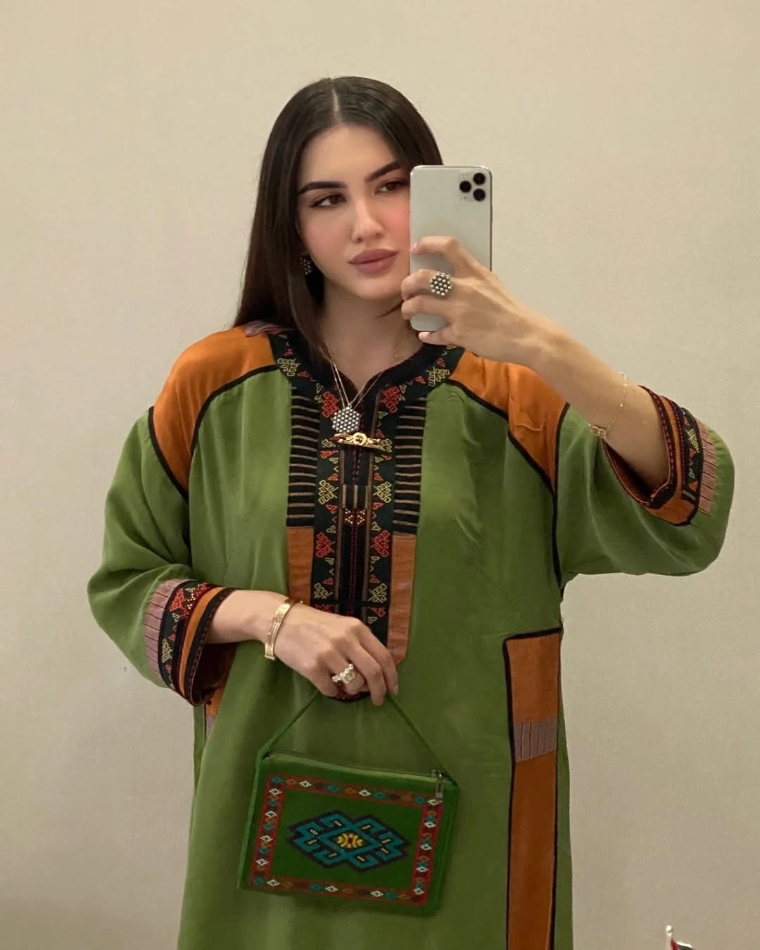 Türkmen fasonlar pombarh fasonlar Fasonlar 2025 fasonlar fason moda modalar Bezen bezen Türkmen fasonlar 2026 Türkmen fasonlar 2025 Türkmen fasonlar 2024 Türkmen fasonlar 2023 turkmenistan türkmenistan turkmen türkmen ashgabat  asgabat aşgabat balkan mary lebap dashoguz dasoguz daşoguz pombarh ponbarhat gulyupek gülýüpek stapel ştapel Gralan Çüýdeşen Abaýa Gadymy Krep Gurultaý 	Keteni Ýüpek Şifon Gipýur Lyon Welwet Atlas Kaşemir Streýç Suzana Ştapel Gülýüpek Pombarh Ýupka Gursakça Aksesuarlar Palto Penjek Okuw eşik Fata Sport eşik Uniforma Nakidka Öýme Şarf kompýuter ýaka ýaglyk Arenda köýnek 2nji el köýnek Taýyn köýnek Matalar Milli lybas milli lybaslar Toý köýnek Toý köýnekler toy koynek toy koynekler gundelik koynekler Gündelik	 
 köýnekler fata koynek Modern taze fason Eskiz koynektm turkmenkoynek türkmenkoynek fason moda moda fasonlar Iş eşik el iş	sada	ýakaly ýakasyz	keşdeli biserli	ýeňli giň nagyşly ýüregi açyk stoýka ýaka ýanly kombinasiýa 	zerli üsti aşak guşakly seçekli gysga ýeňli Gülýüpek Toý köýnek el iş, ýakaly  Mämişi, Goýy-ýaşyl