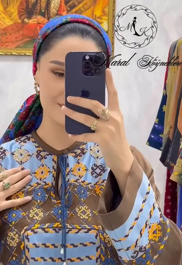 Türkmen fasonlar pombarh fasonlar Fasonlar 2025 fasonlar fason moda modalar Bezen bezen Türkmen fasonlar 2026 Türkmen fasonlar 2025 Türkmen fasonlar 2024 Türkmen fasonlar 2023 turkmenistan türkmenistan turkmen türkmen ashgabat  asgabat aşgabat balkan mary lebap dashoguz dasoguz daşoguz pombarh ponbarhat gulyupek gülýüpek stapel ştapel Gralan Çüýdeşen Abaýa Gadymy Krep Gurultaý 	Keteni Ýüpek Şifon Gipýur Lyon Welwet Atlas Kaşemir Streýç Suzana Ştapel Gülýüpek Pombarh Ýupka Gursakça Aksesuarlar Palto Penjek Okuw eşik Fata Sport eşik Uniforma Nakidka Öýme Şarf kompýuter ýaka ýaglyk Arenda köýnek 2nji el köýnek Taýyn köýnek Matalar Milli lybas milli lybaslar Toý köýnek Toý köýnekler toy koynek toy koynekler gundelik koynekler Gündelik	 
 köýnekler fata koynek Modern taze fason Eskiz koynektm turkmenkoynek türkmenkoynek fason moda moda fasonlar Iş eşik el iş	sada	ýakaly ýakasyz	keşdeli biserli	ýeňli giň nagyşly ýüregi açyk stoýka ýaka ýanly kombinasiýa 	zerli üsti aşak guşakly seçekli gysga ýeňli Gülýüpek Gündelik, Milli lybas el iş, keşdeli, ýakasyz, ýeňli, giň 17-25, 26-35 Gök, Goňur yaz, tomus, guyz, gysh